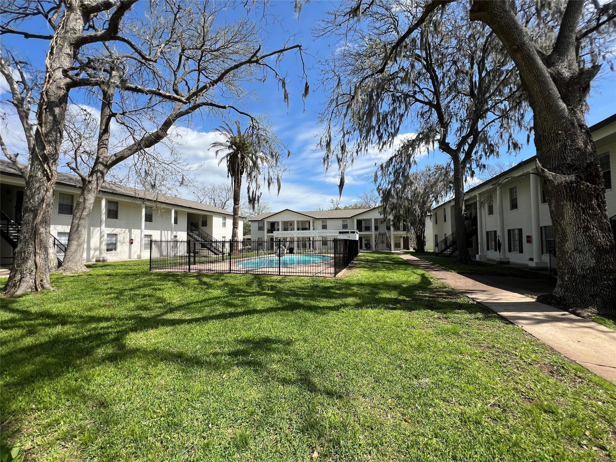 500 Willow Drive #C6 — photo
