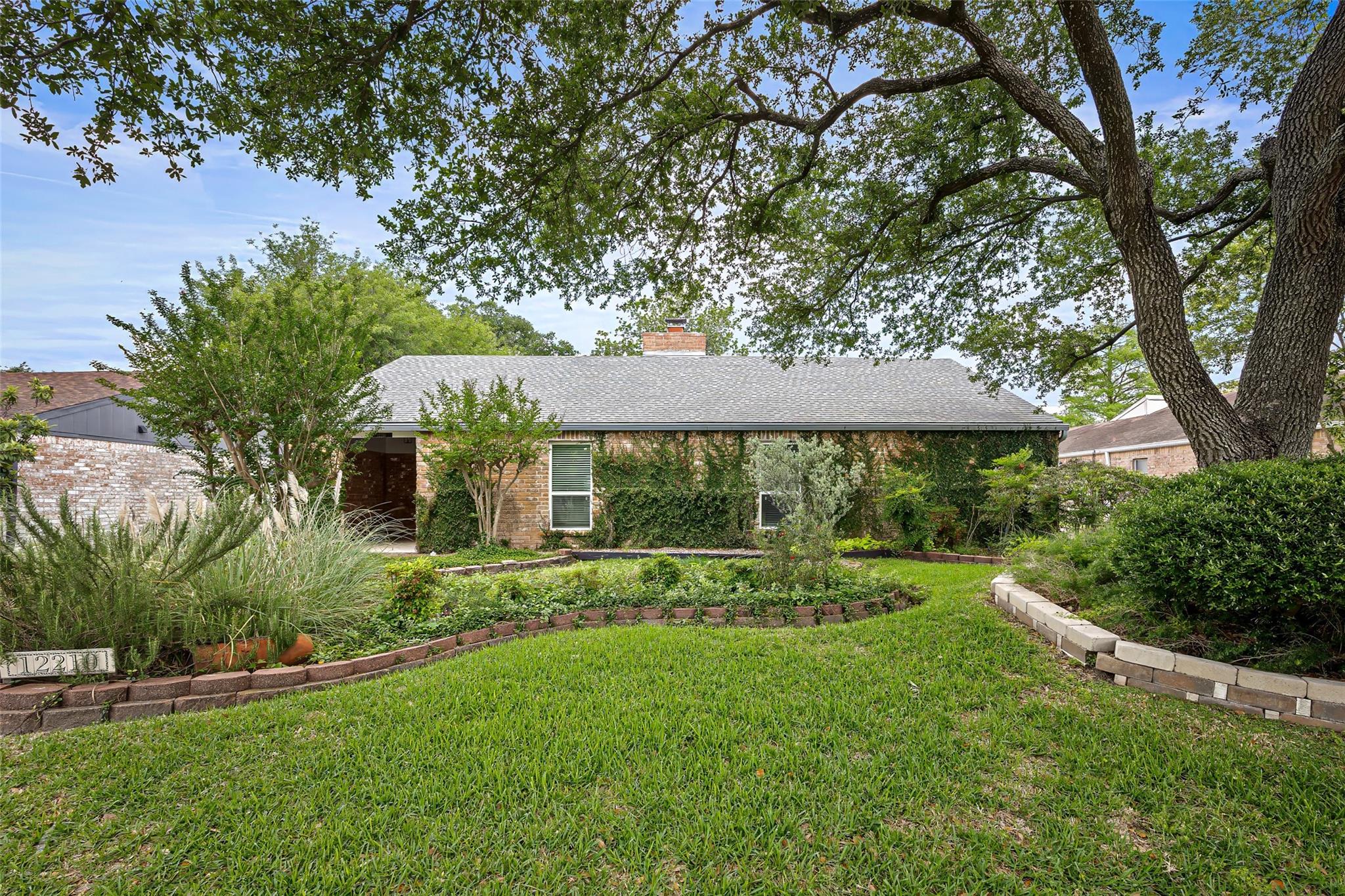 12210 Waldemar Drive — photo