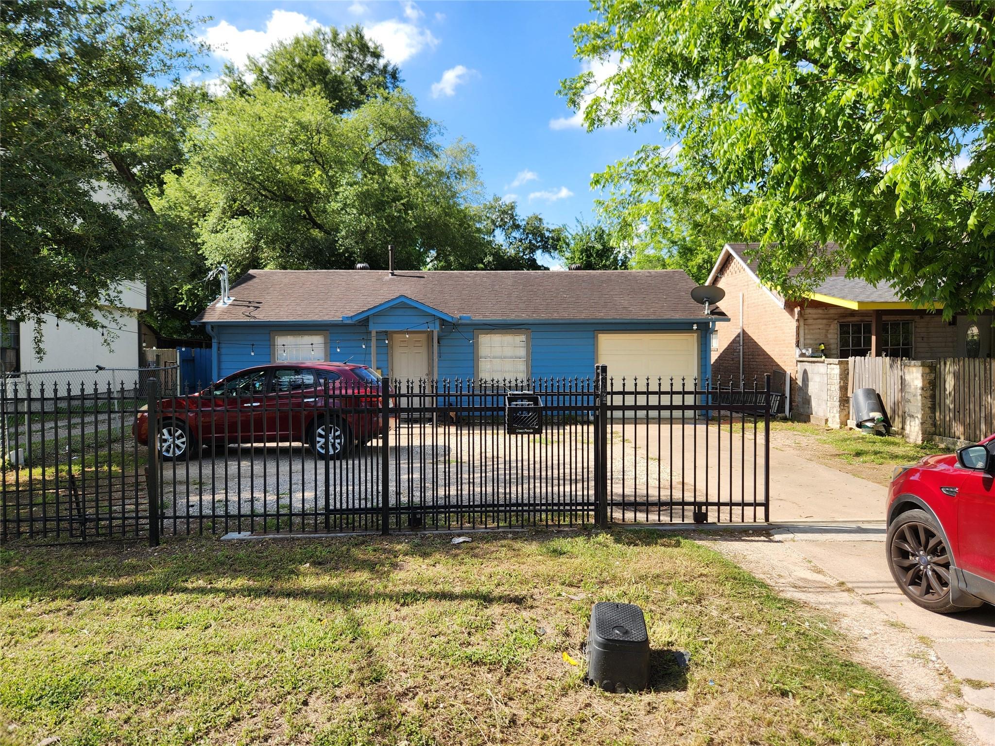 1716 Roxella Street — photo