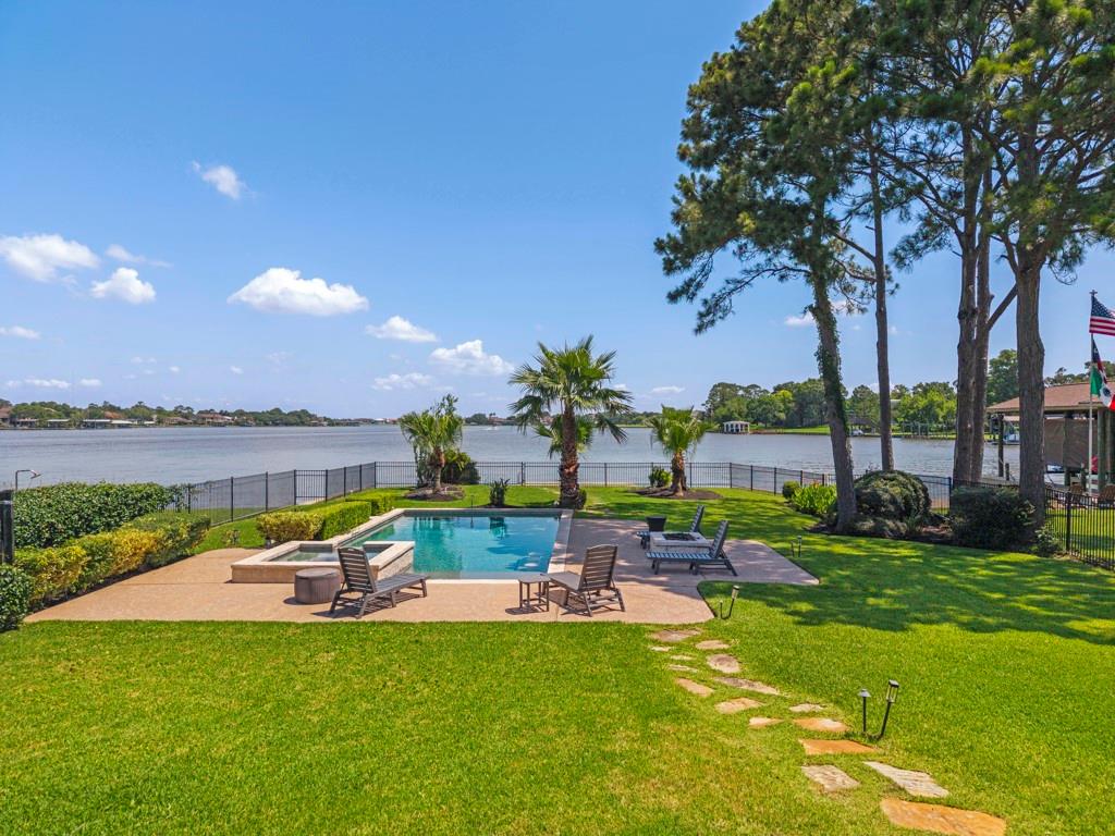 217 Lakeshore Circle — photo