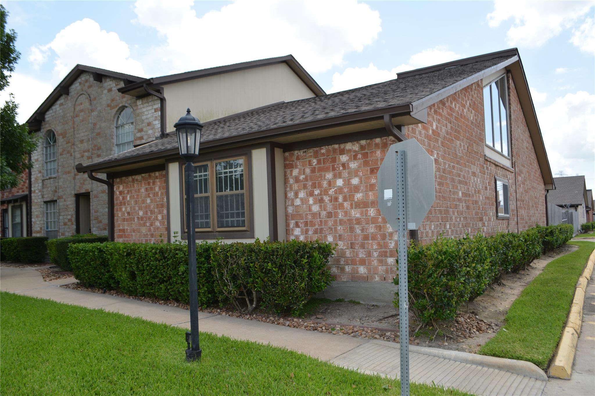 11526 S Kirkwood Road — photo