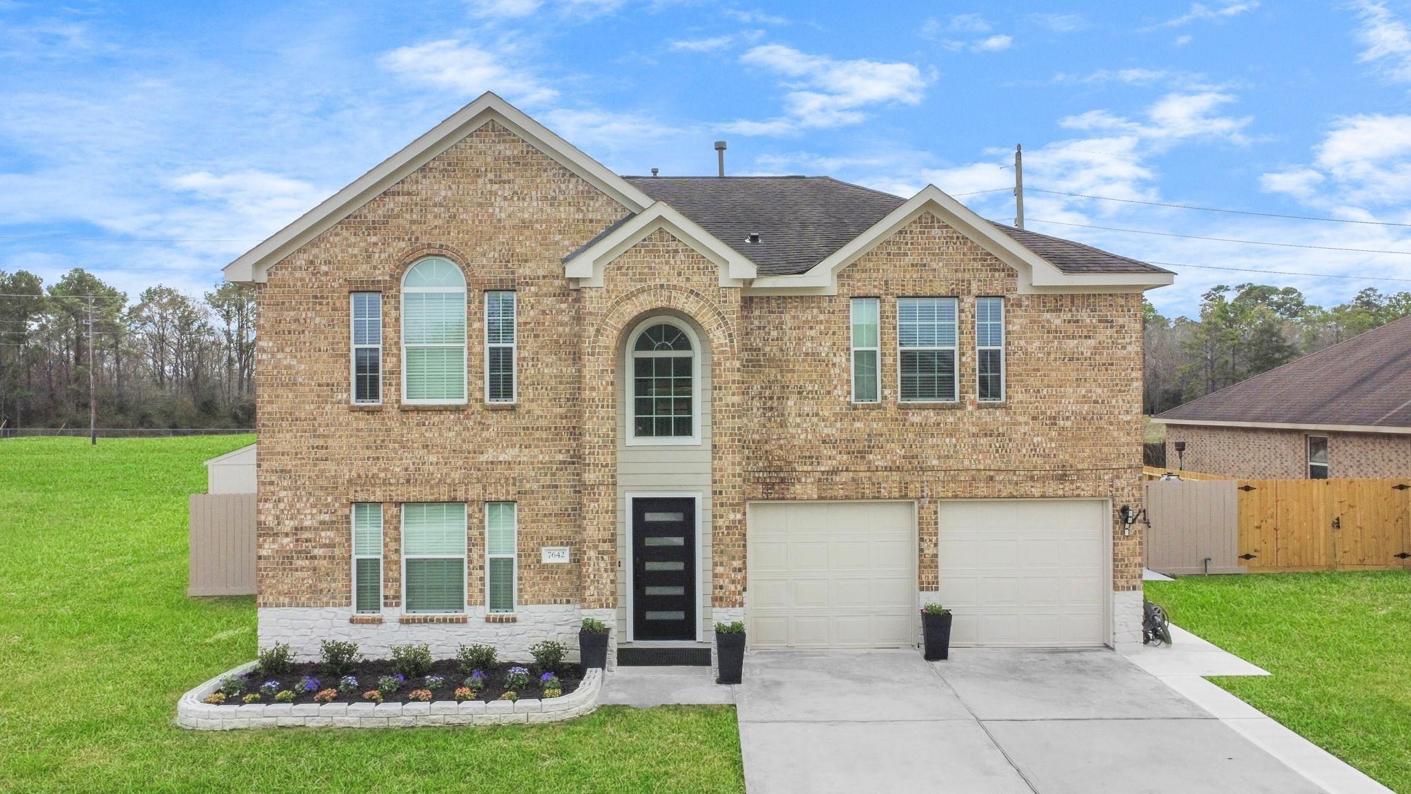 7642 Pheasant Run Lane — photo