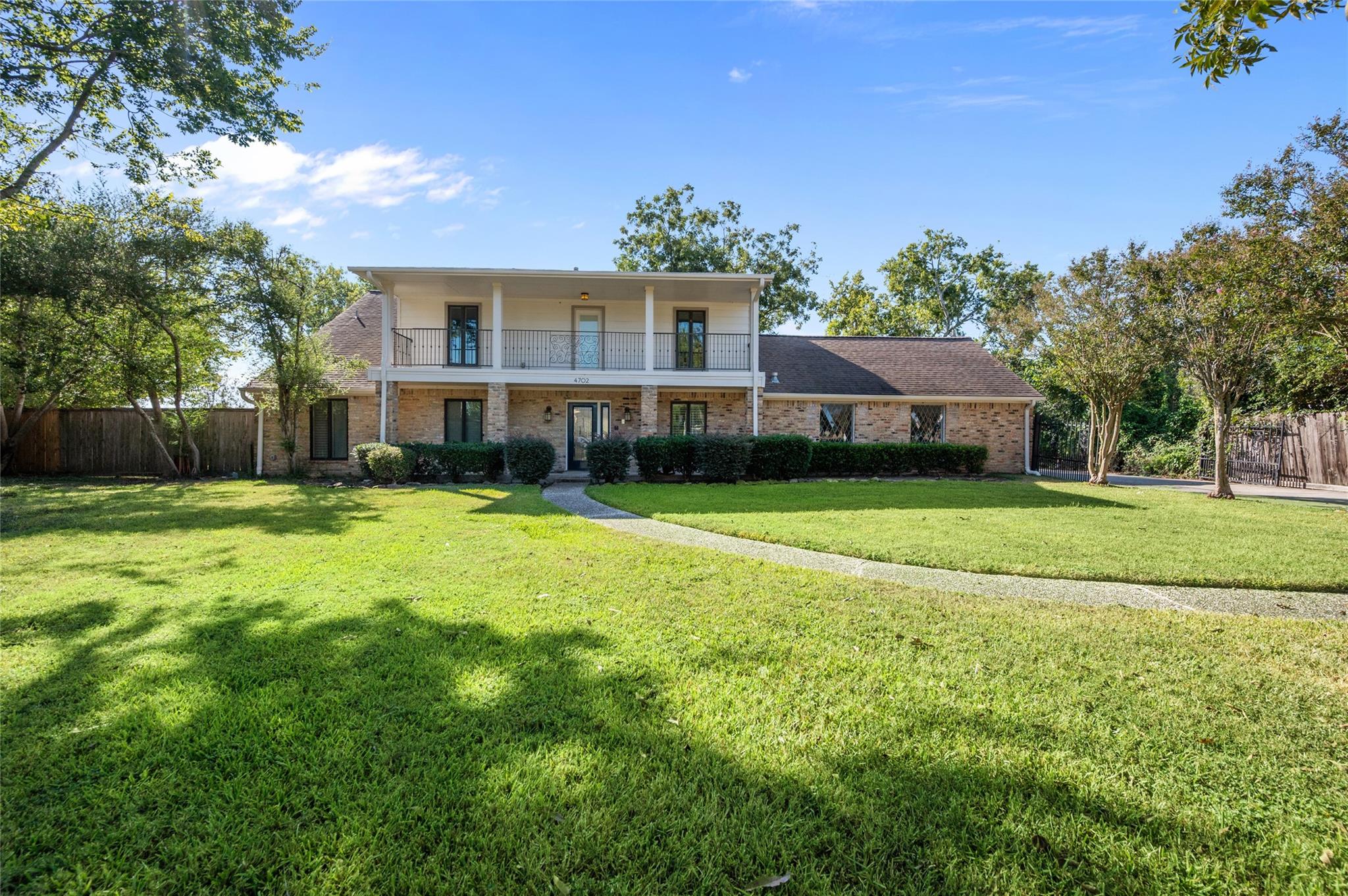 4702 Bayou Vista Drive — photo