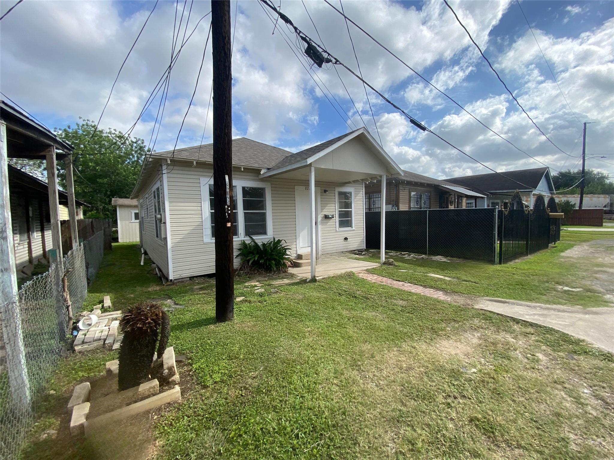 8213 E Erath Street — photo