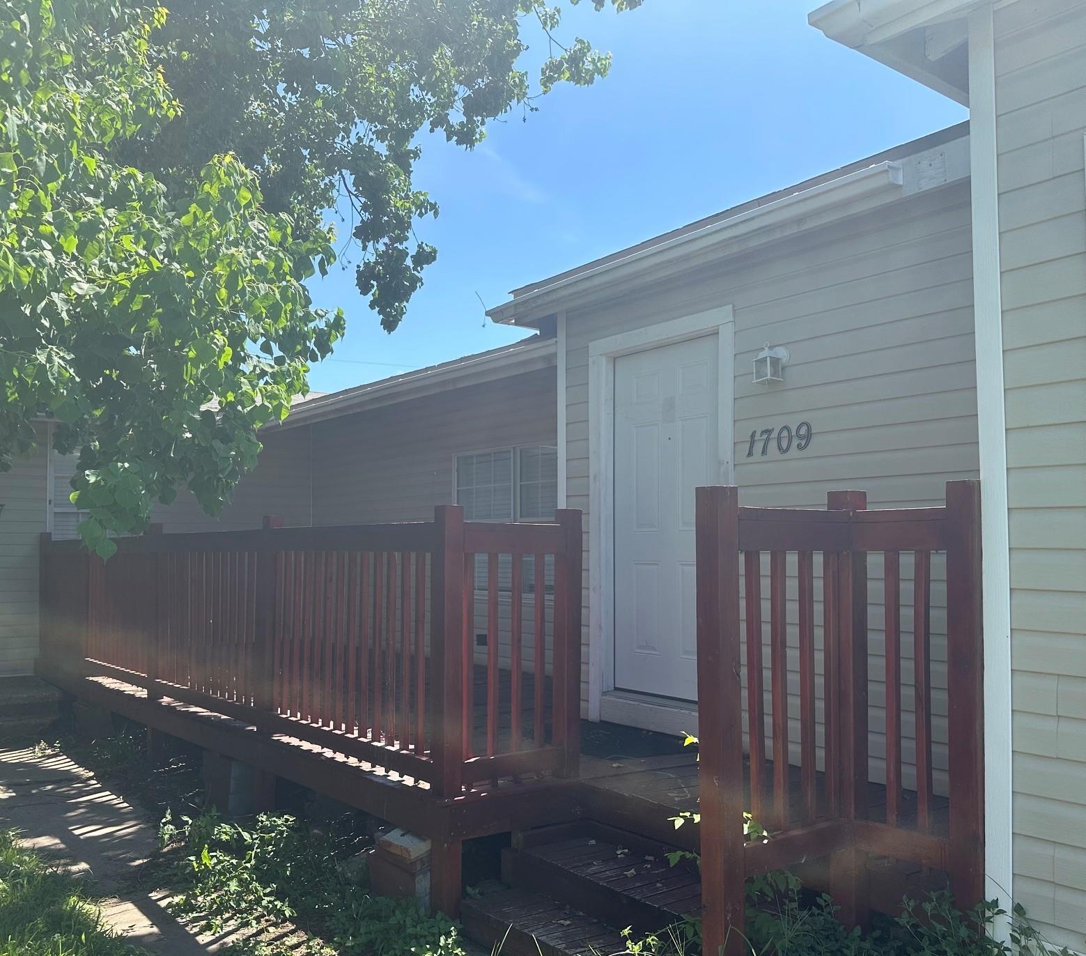 1709 W 4th Street — photo