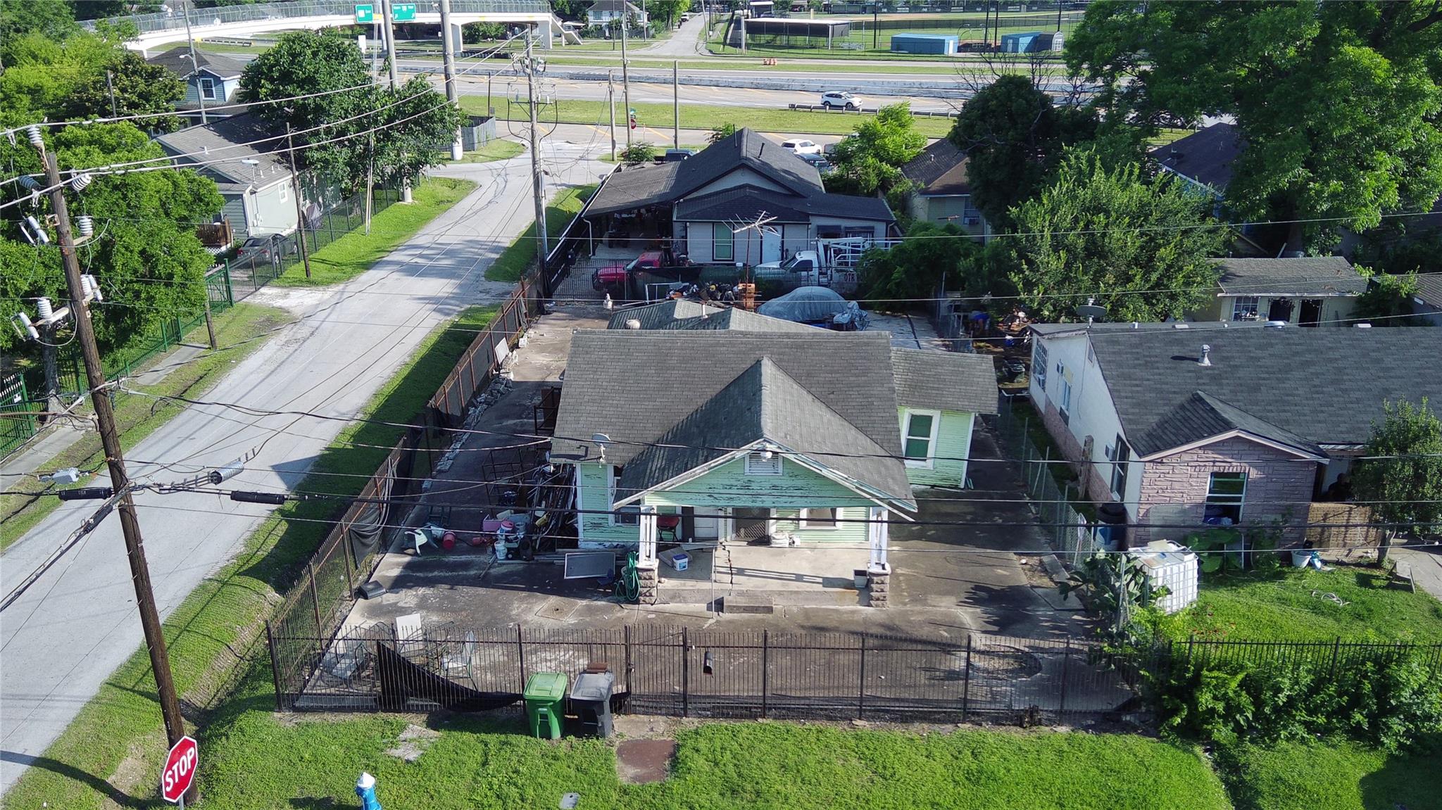 8326 John Street — photo