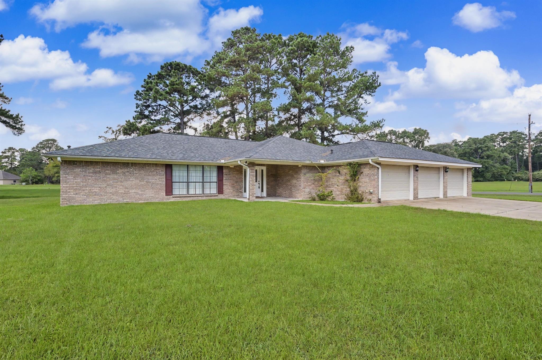 20 Shallow Springs, Trinity, TX 75862 — photo 2