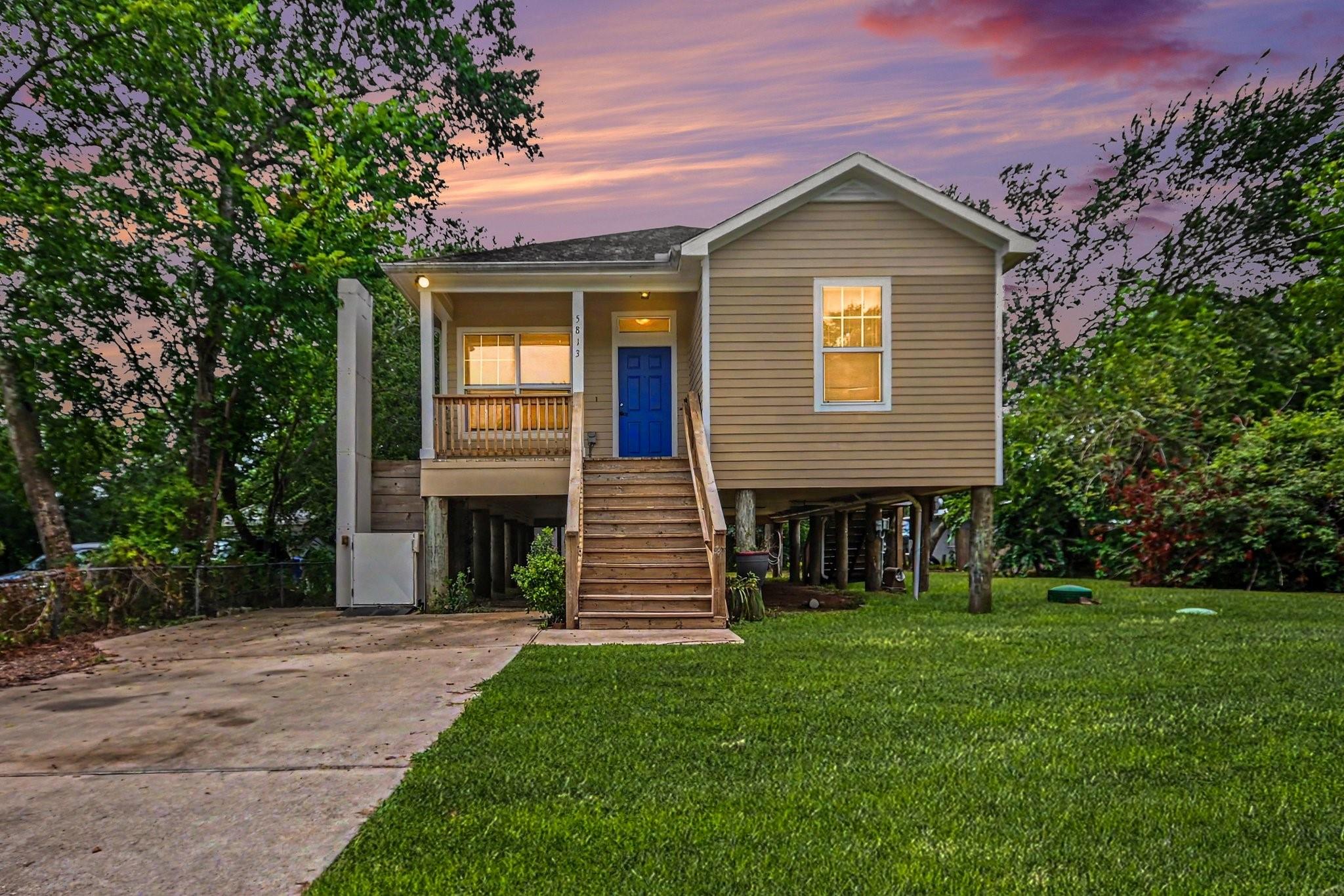 5813 David Street — photo
