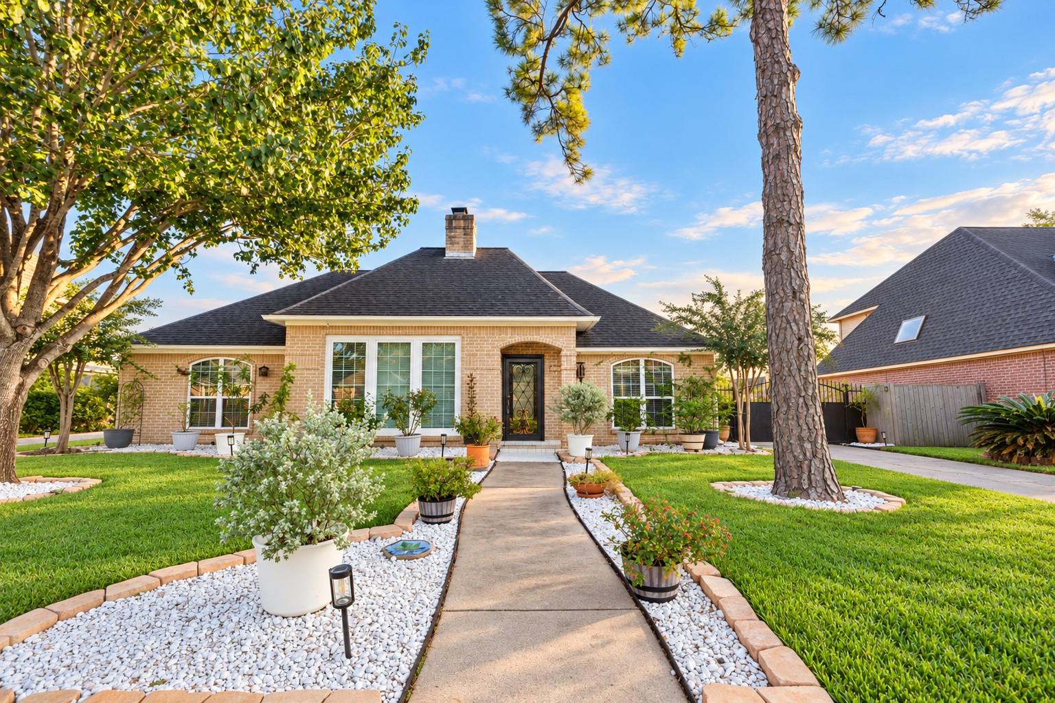 15035 Vistamont Drive — photo