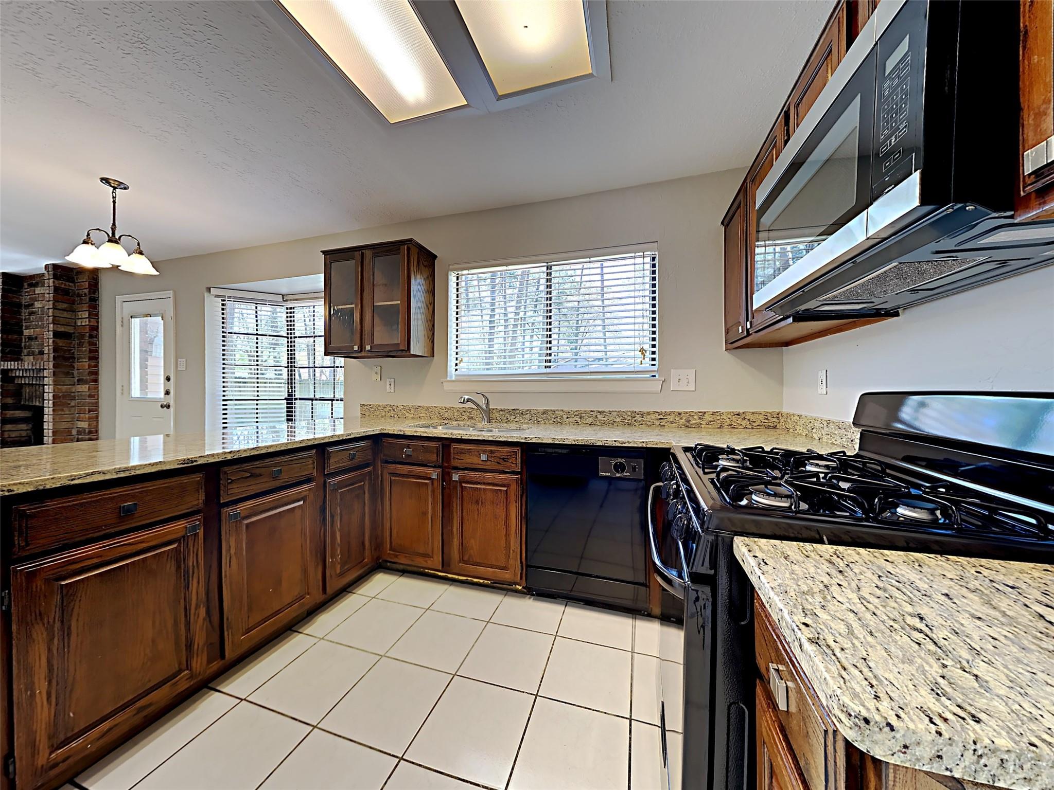 158 E Pathfinders Circle, The Woodlands, TX 77381 — photo 3