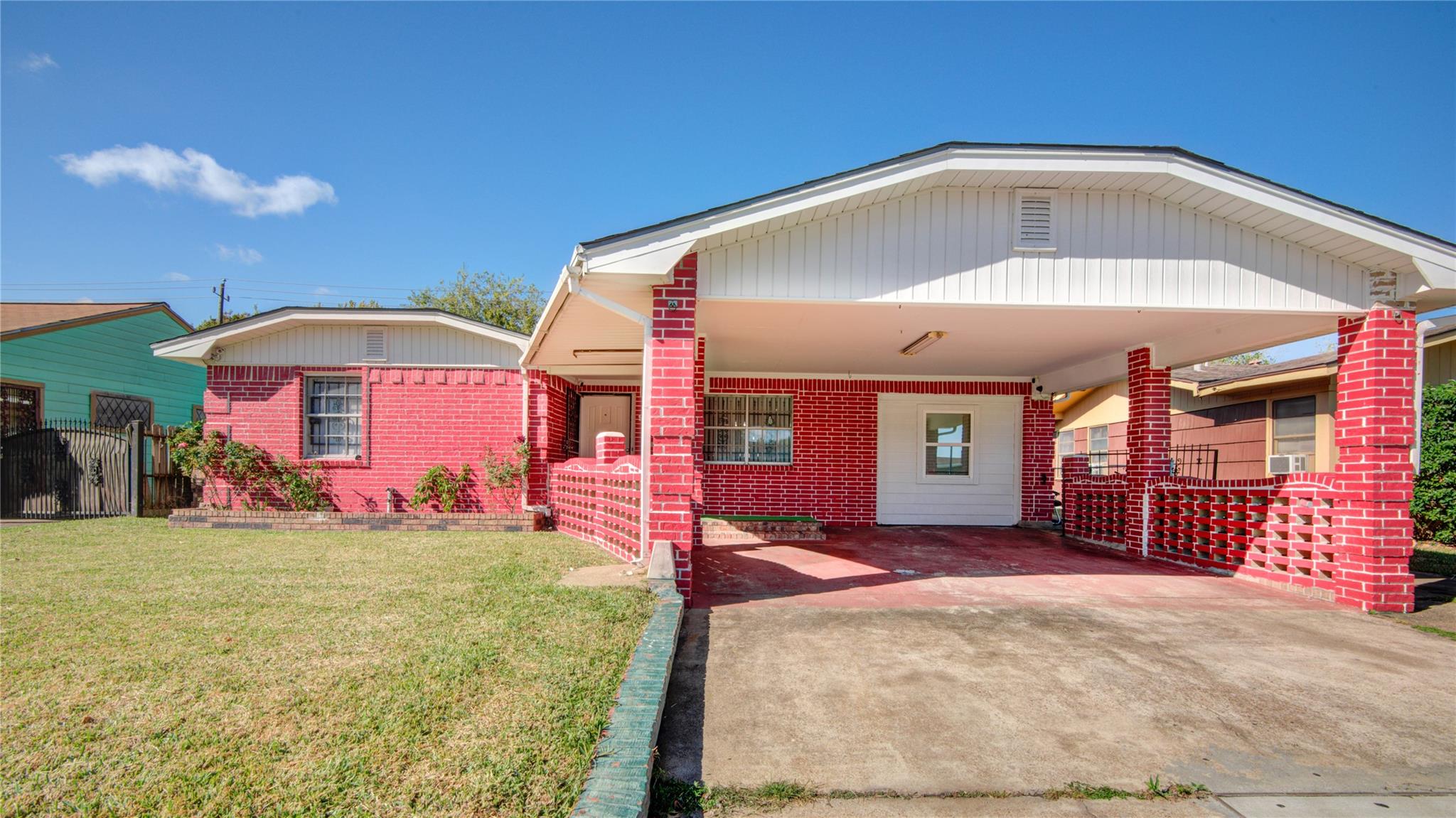 905 Bank Drive — photo