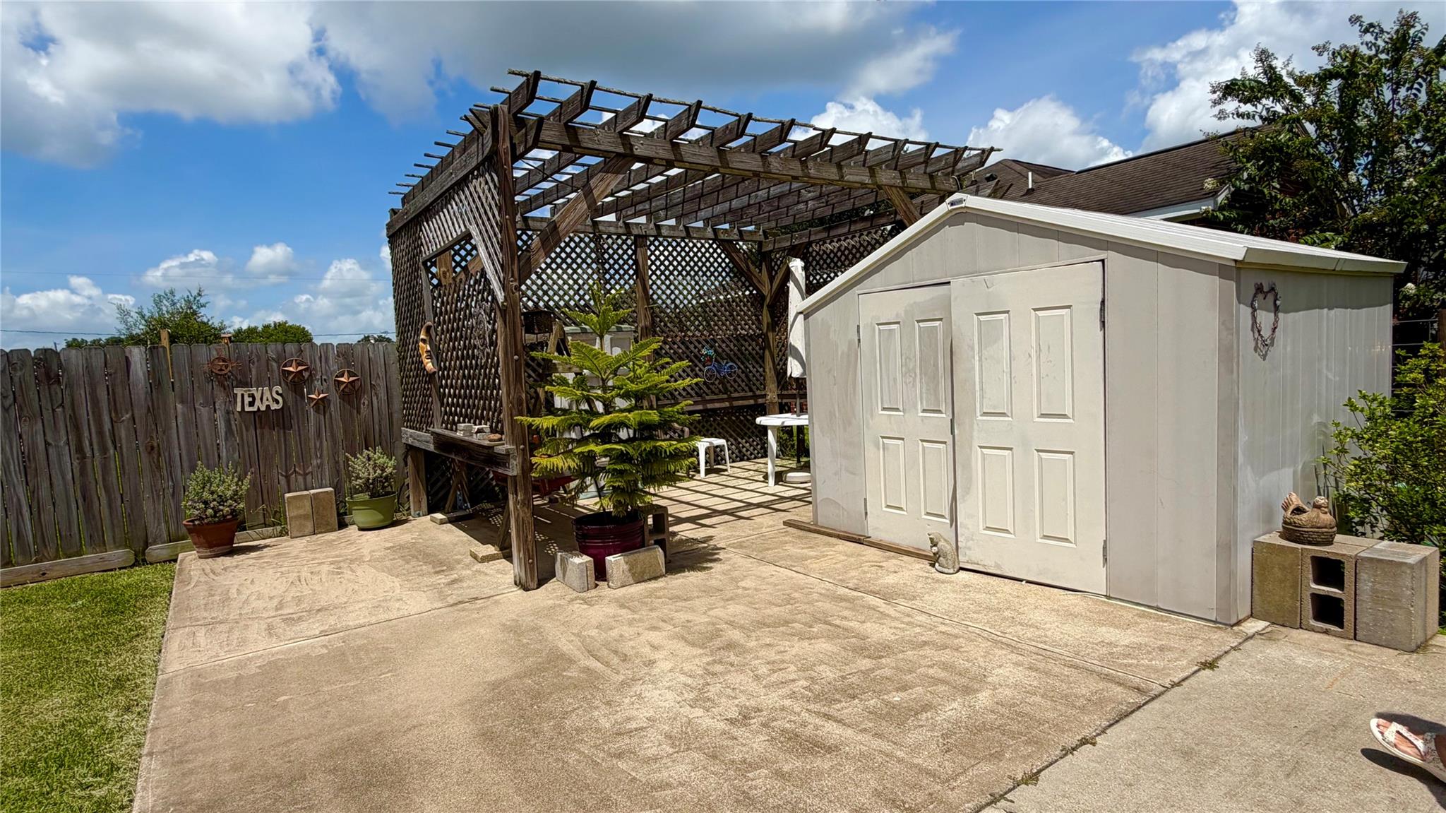 396 Newcom Lane, Sealy, TX 77474 — photo 2