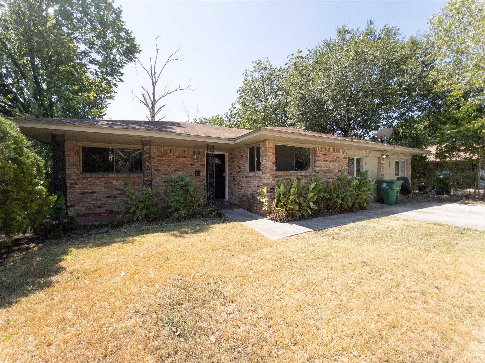 814 Eastlake Street — photo