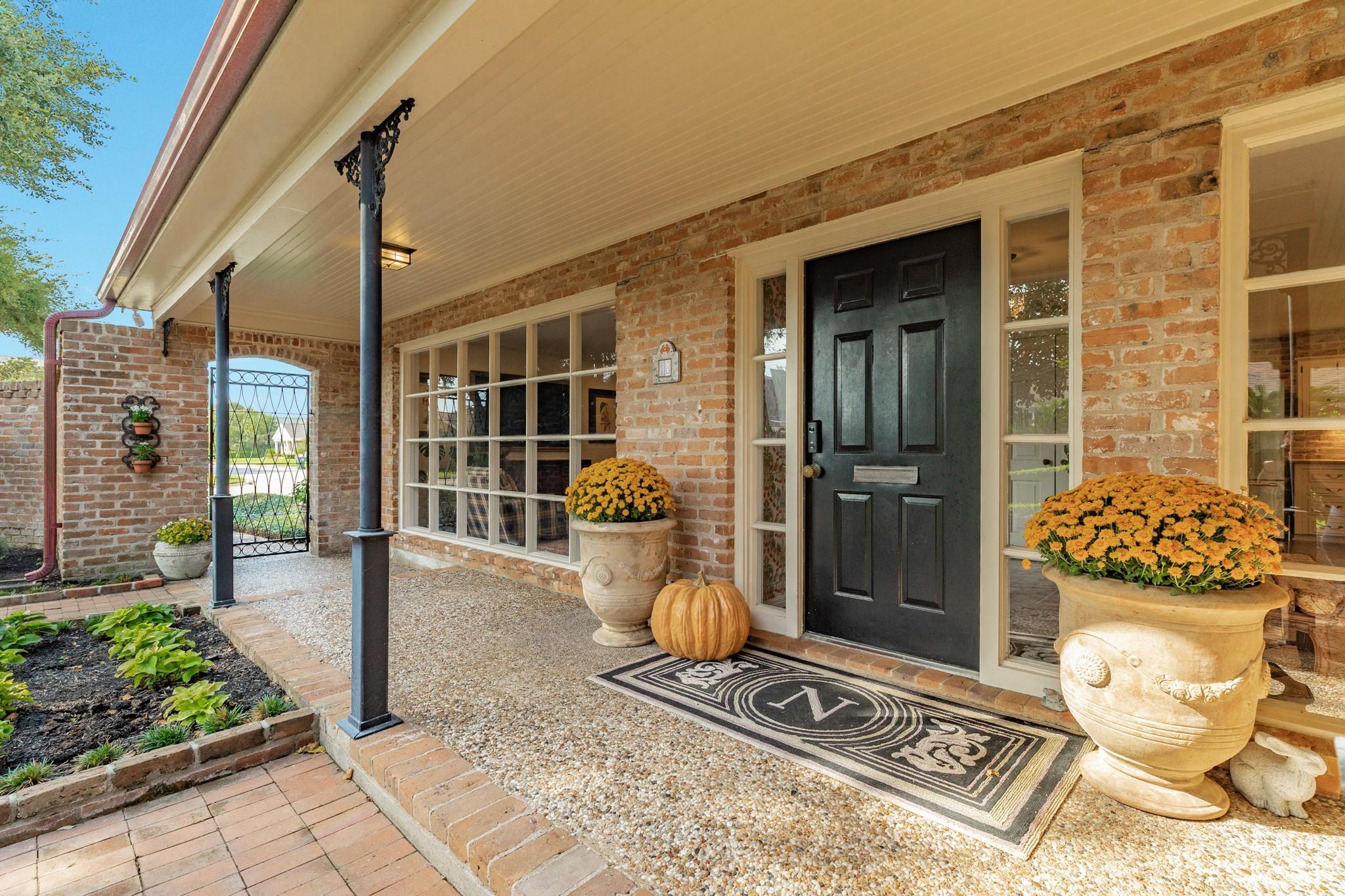 18 Adler Circle — photo