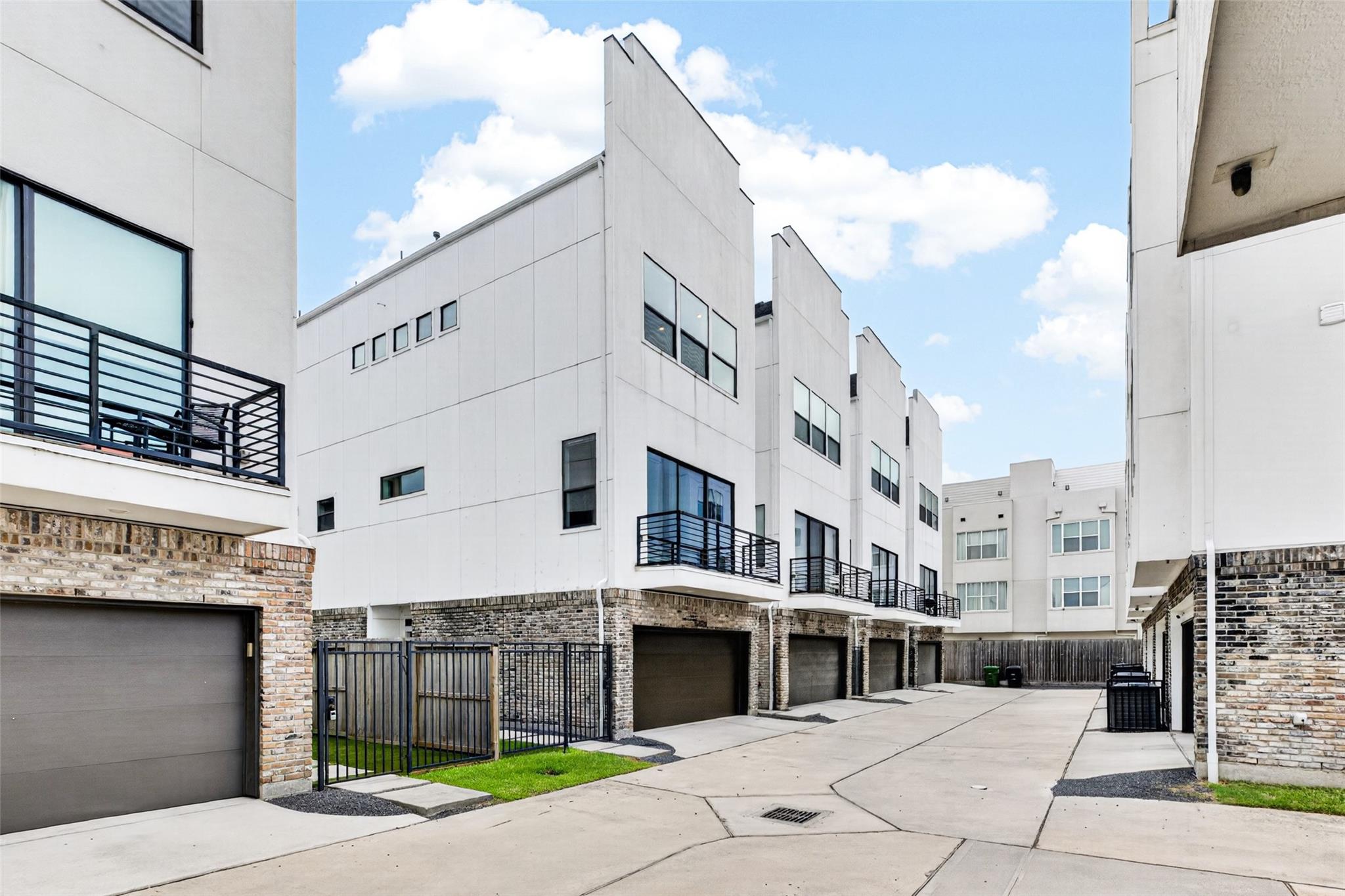 5707 Larkin Street #B — photo
