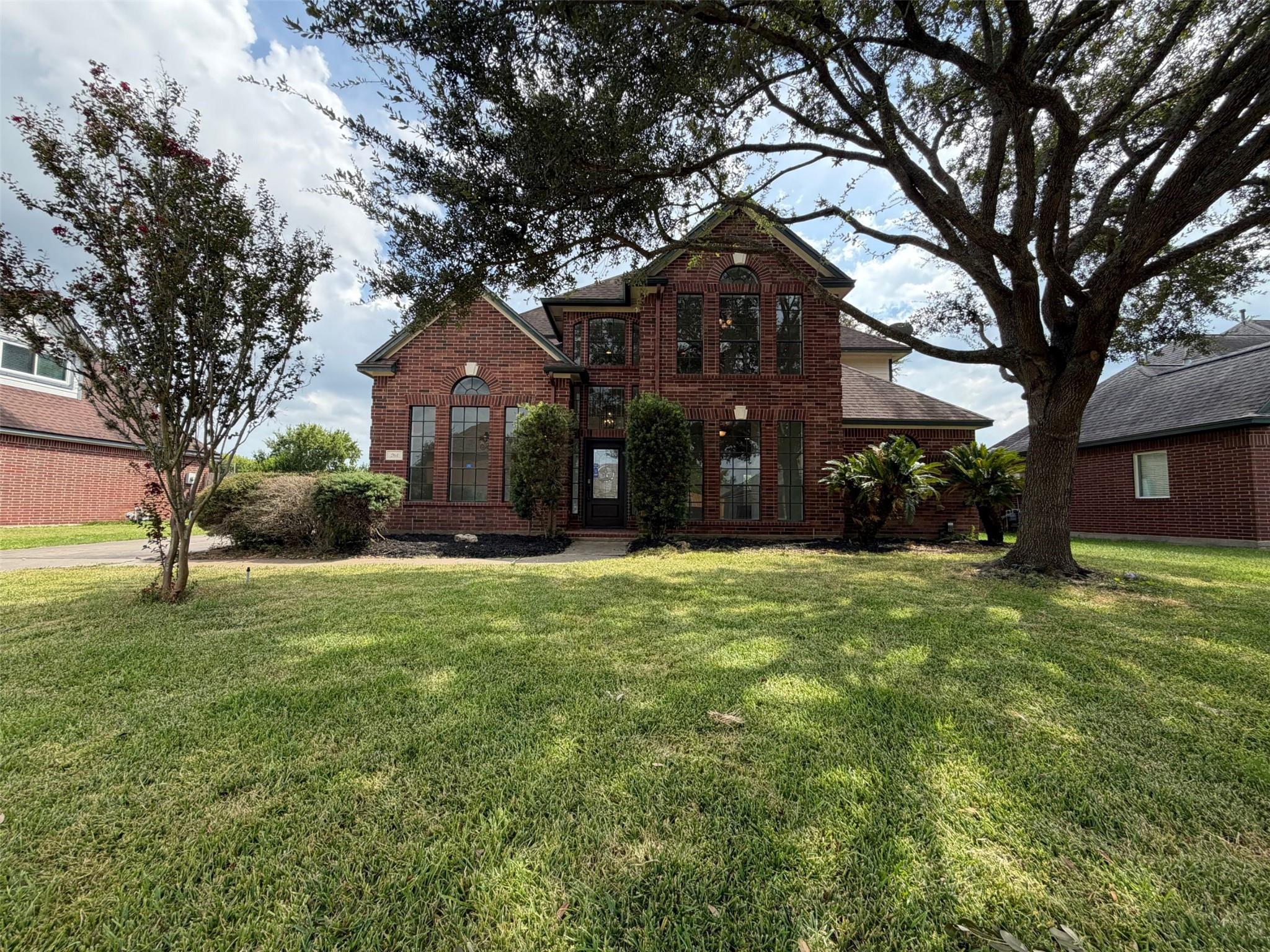 201 Rosemary Lane — photo