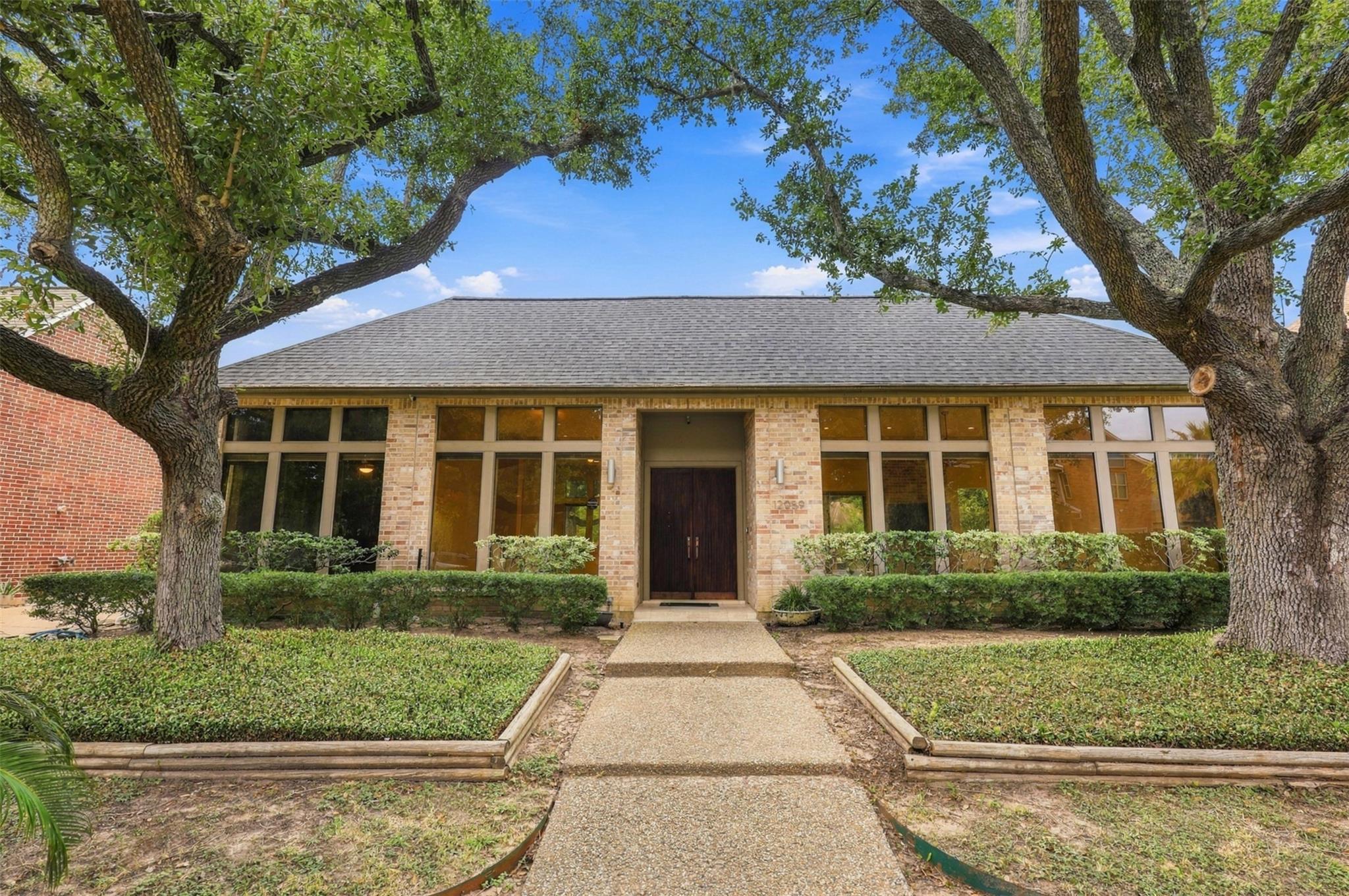 12059 S Circle Drive — photo