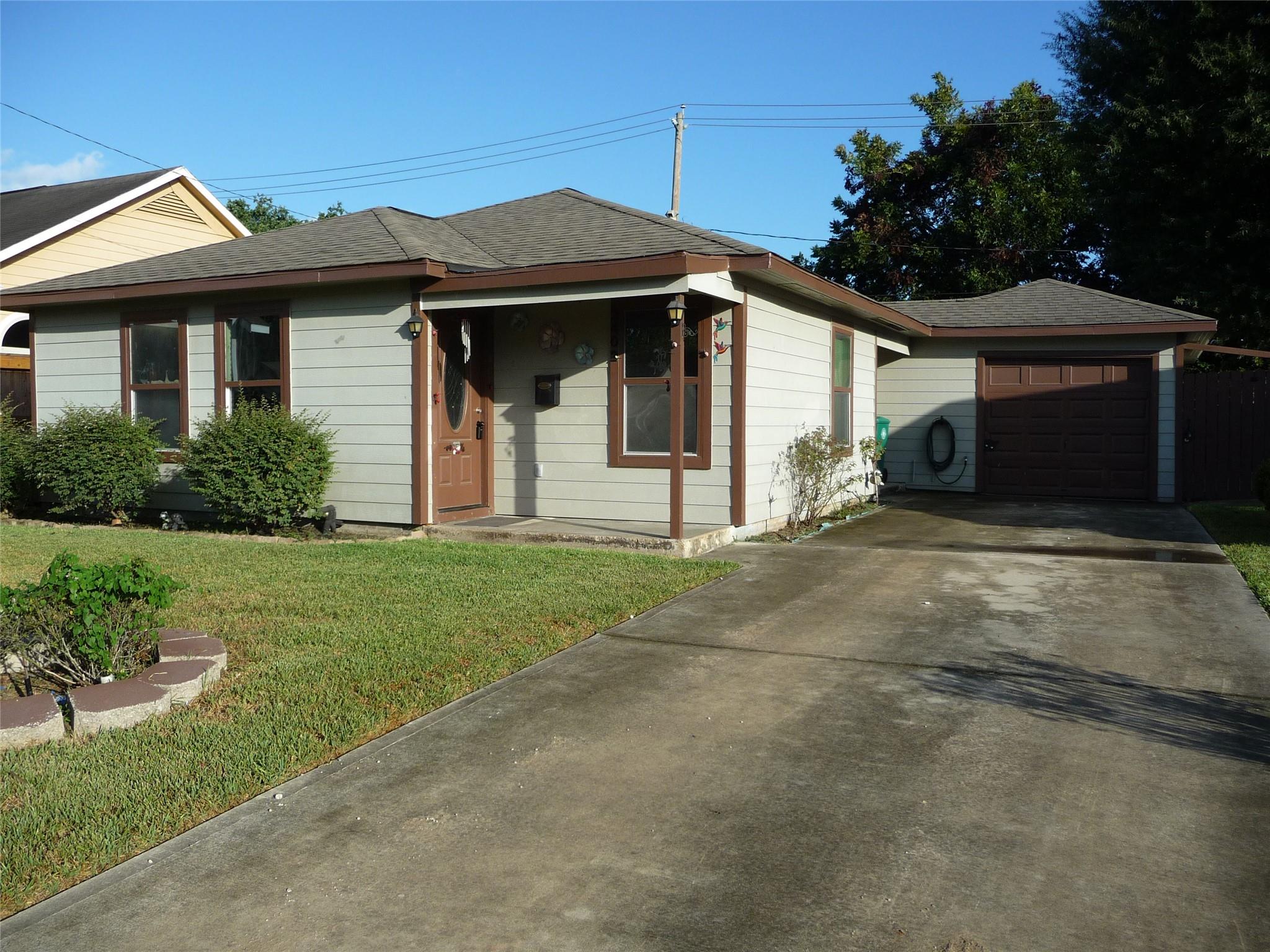 2402 Raymond Street — photo