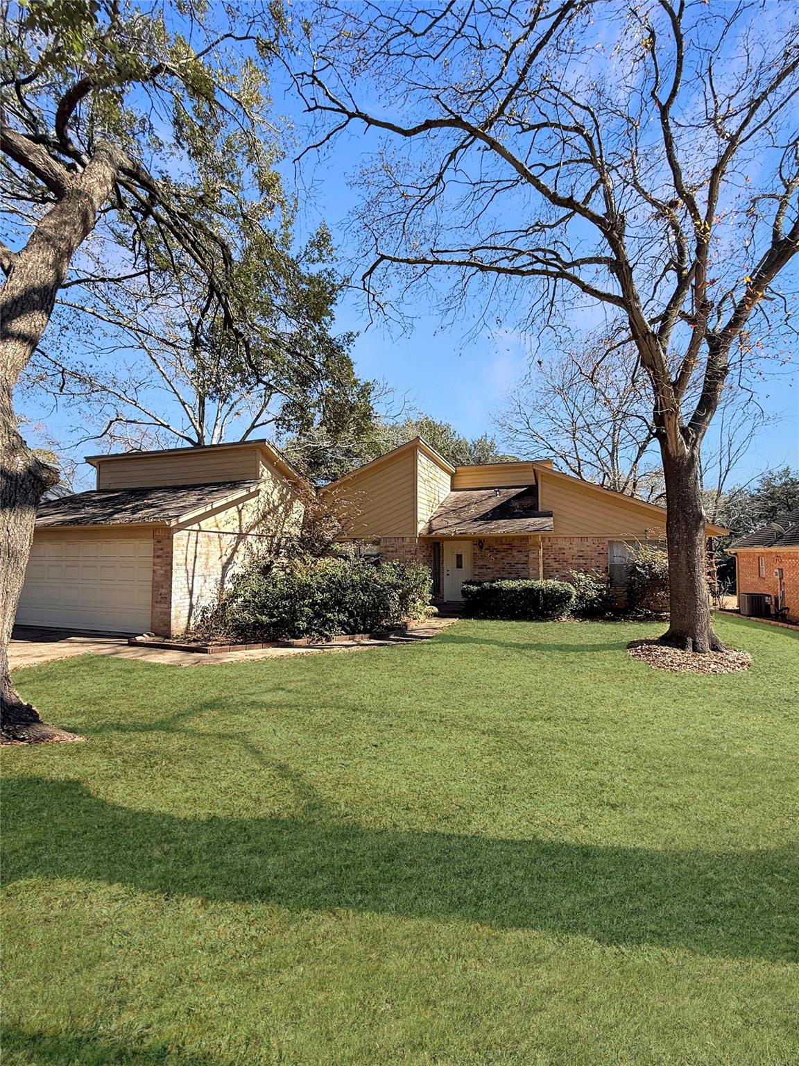 58 April Wind Drive S — photo