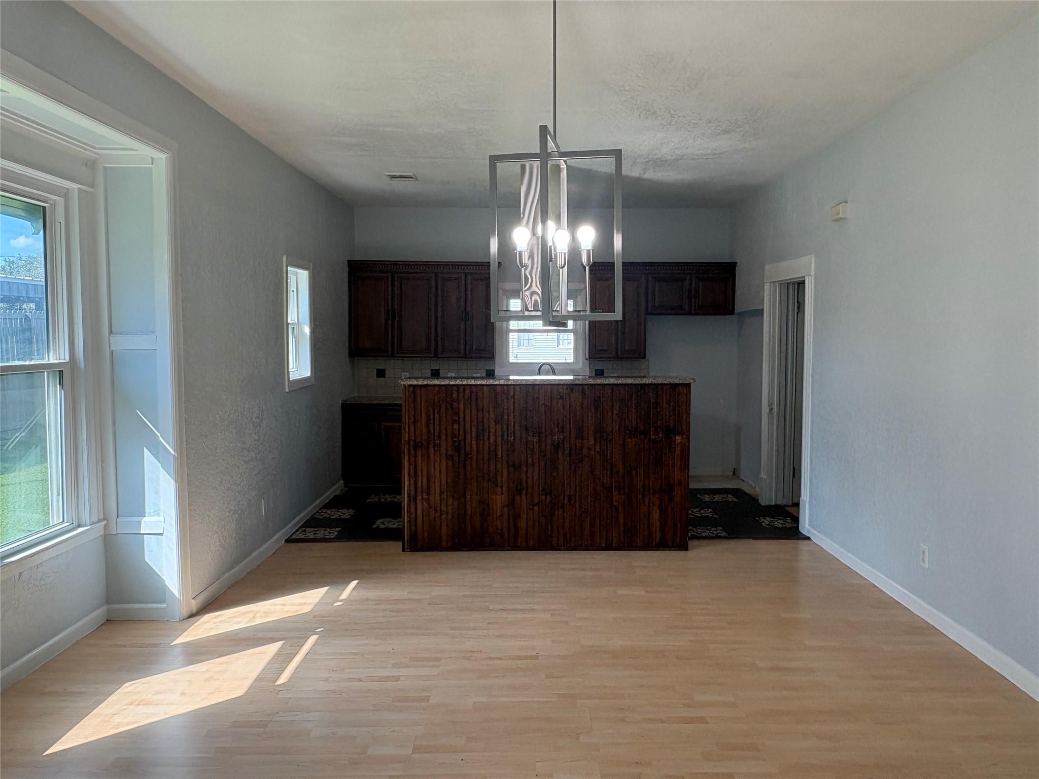 529 E Myrtle Street, Angleton, TX 77515 — photo 2