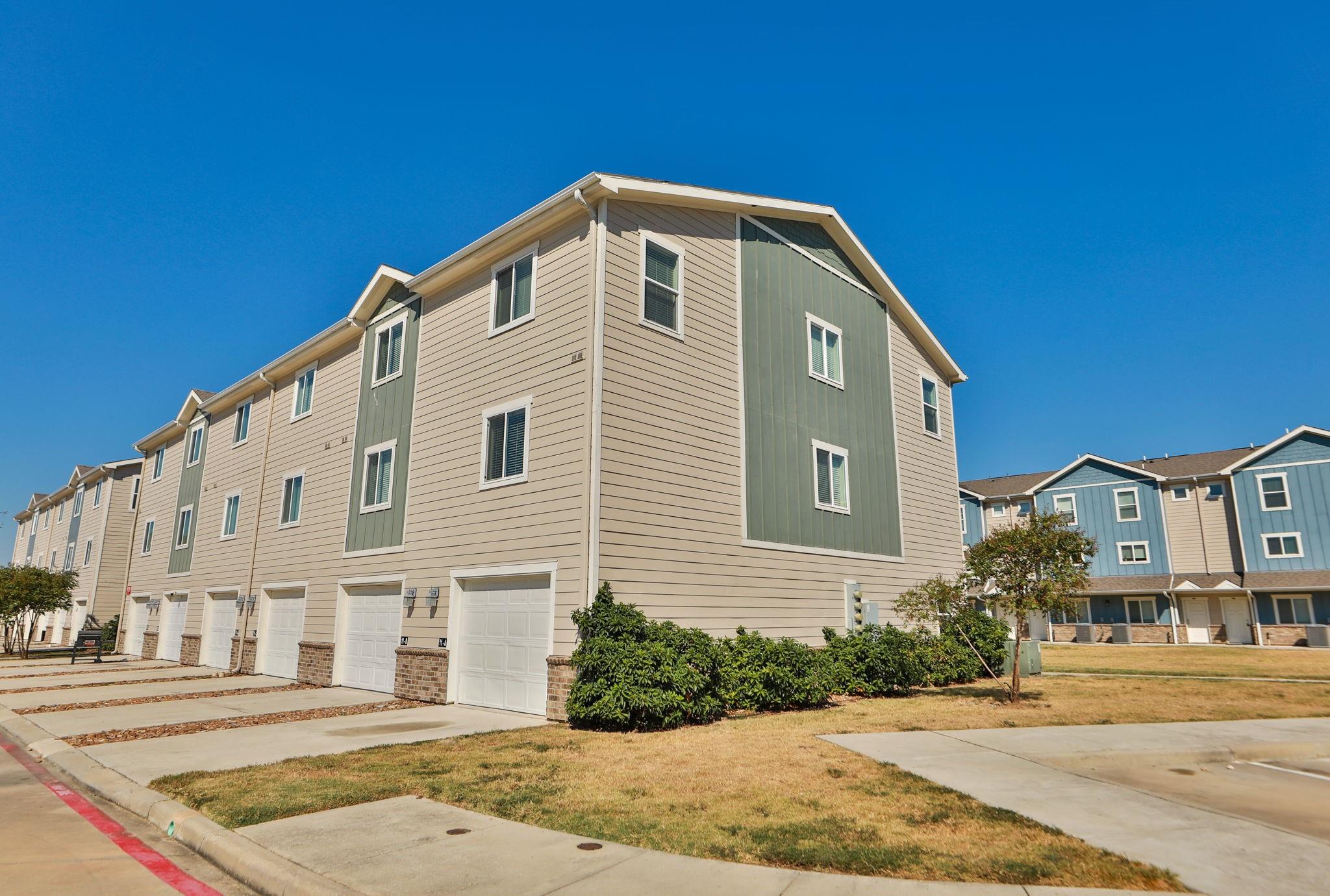 21155 Gosling Road #11B — photo