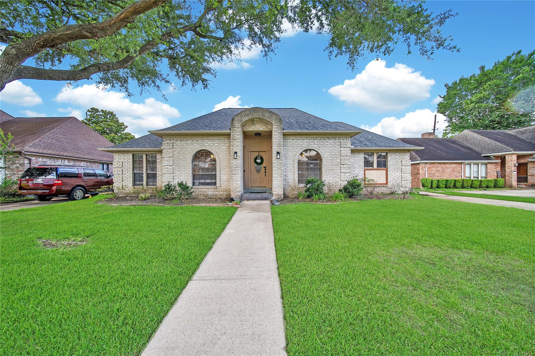 15319 Rio Plaza Drive — photo