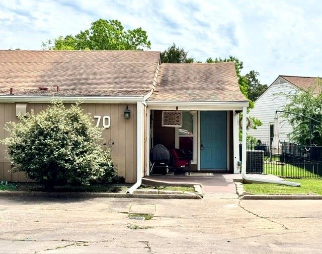 70 Westwood Drive W — photo