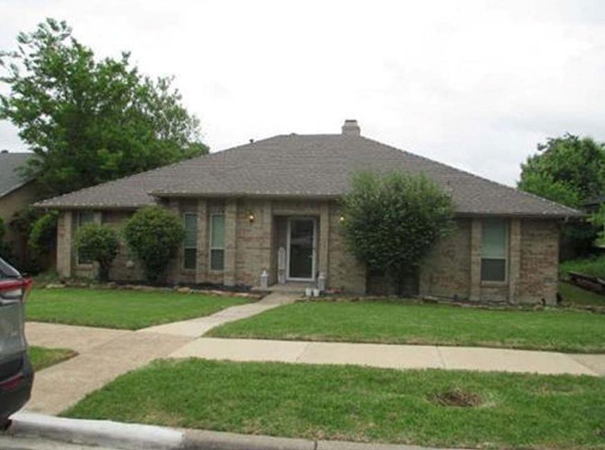 1722 Mayflower Drive — photo