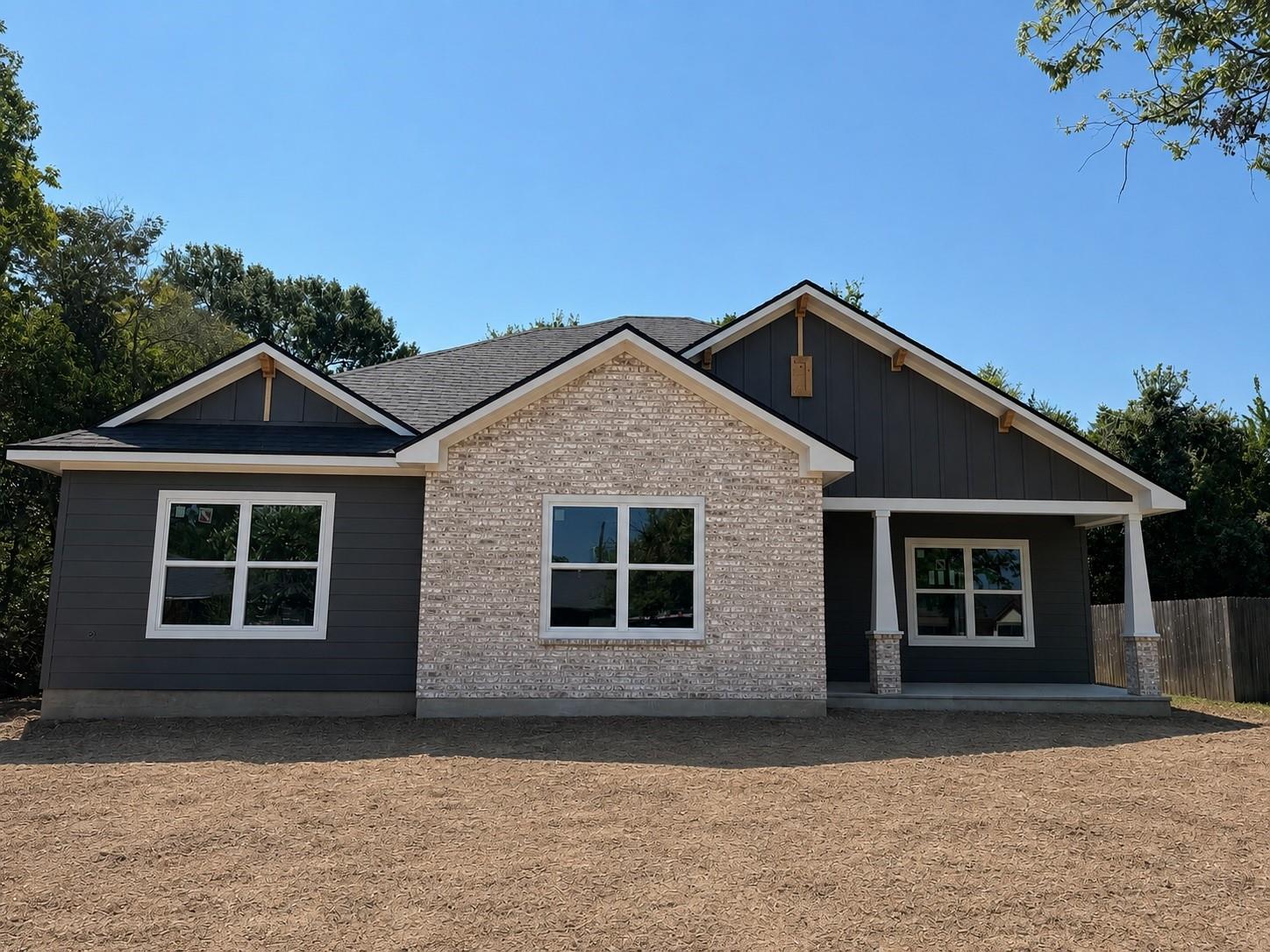 2121 Manning — photo