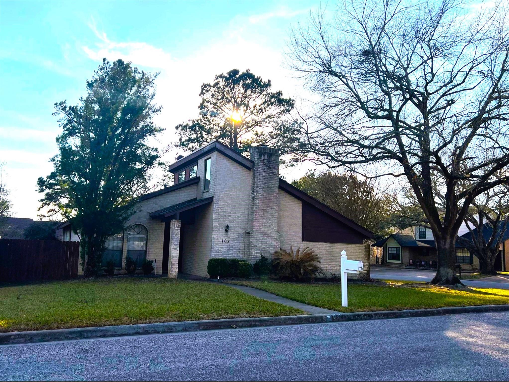 102 Briar Ridge Drive — photo