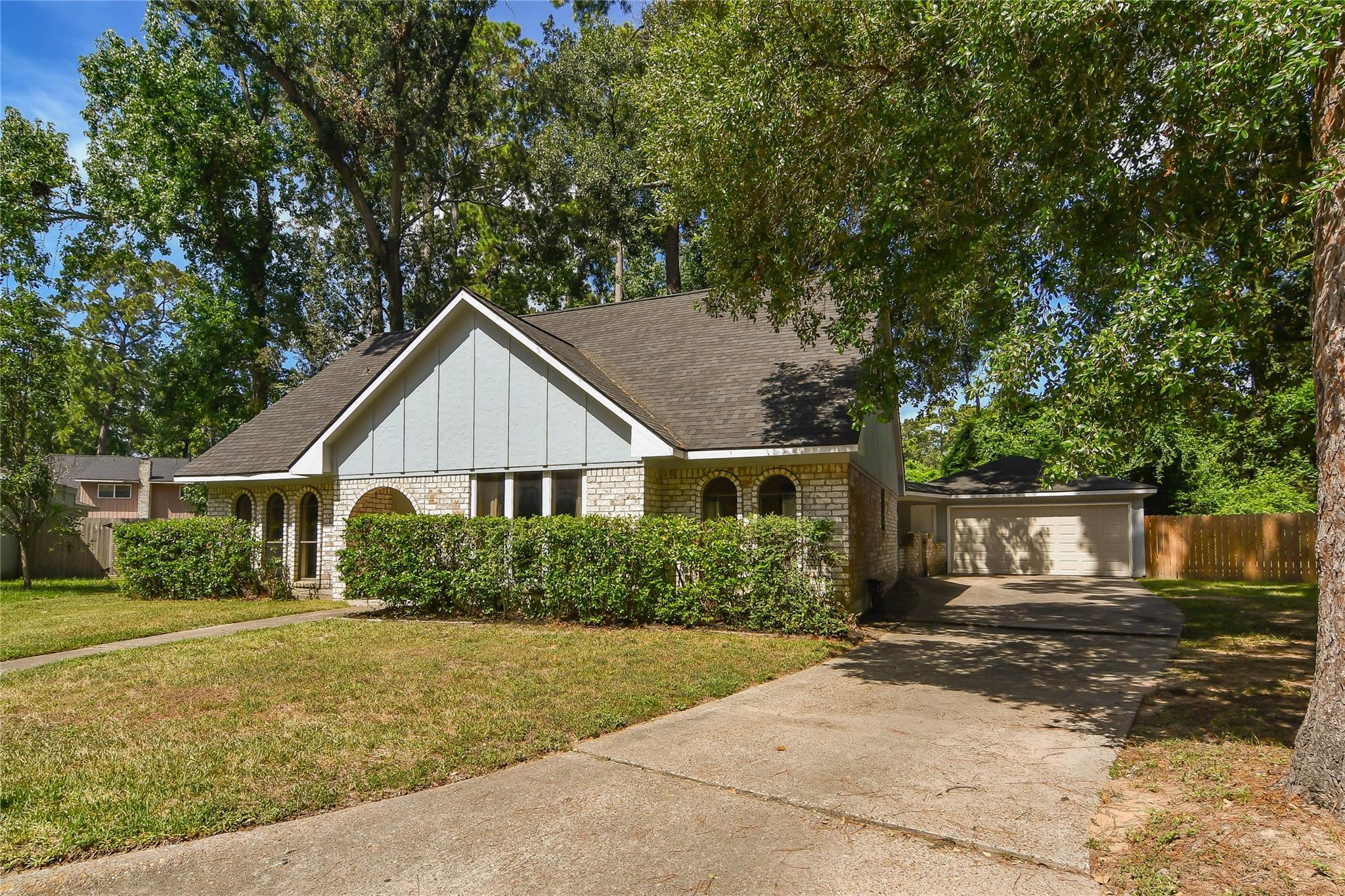 2103 Silver Falls Drive — photo