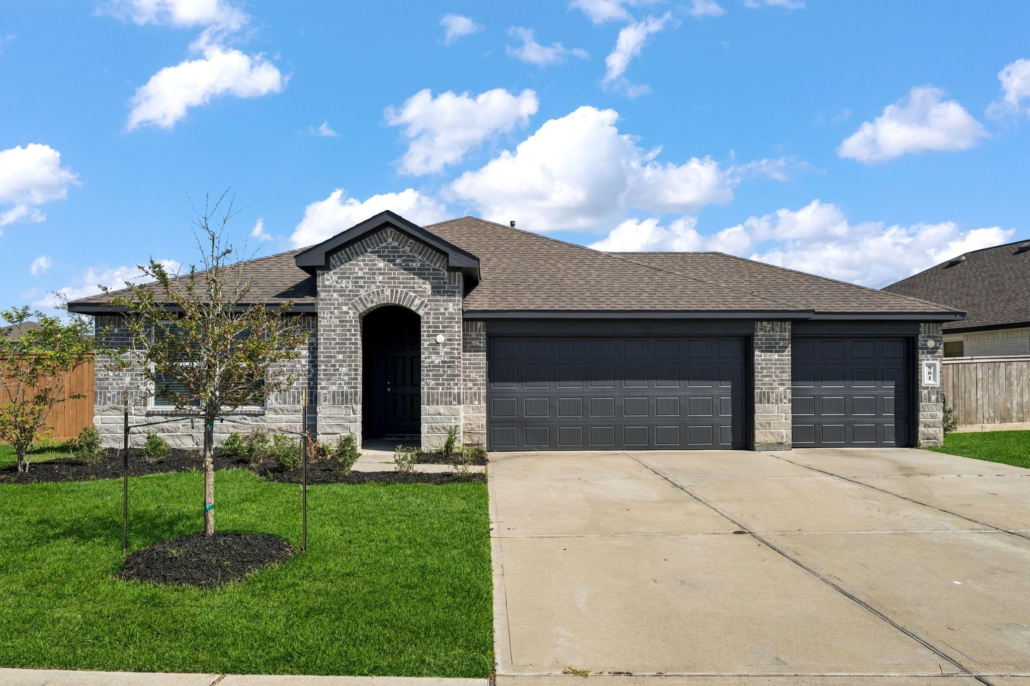 901 Brazos Trail — photo