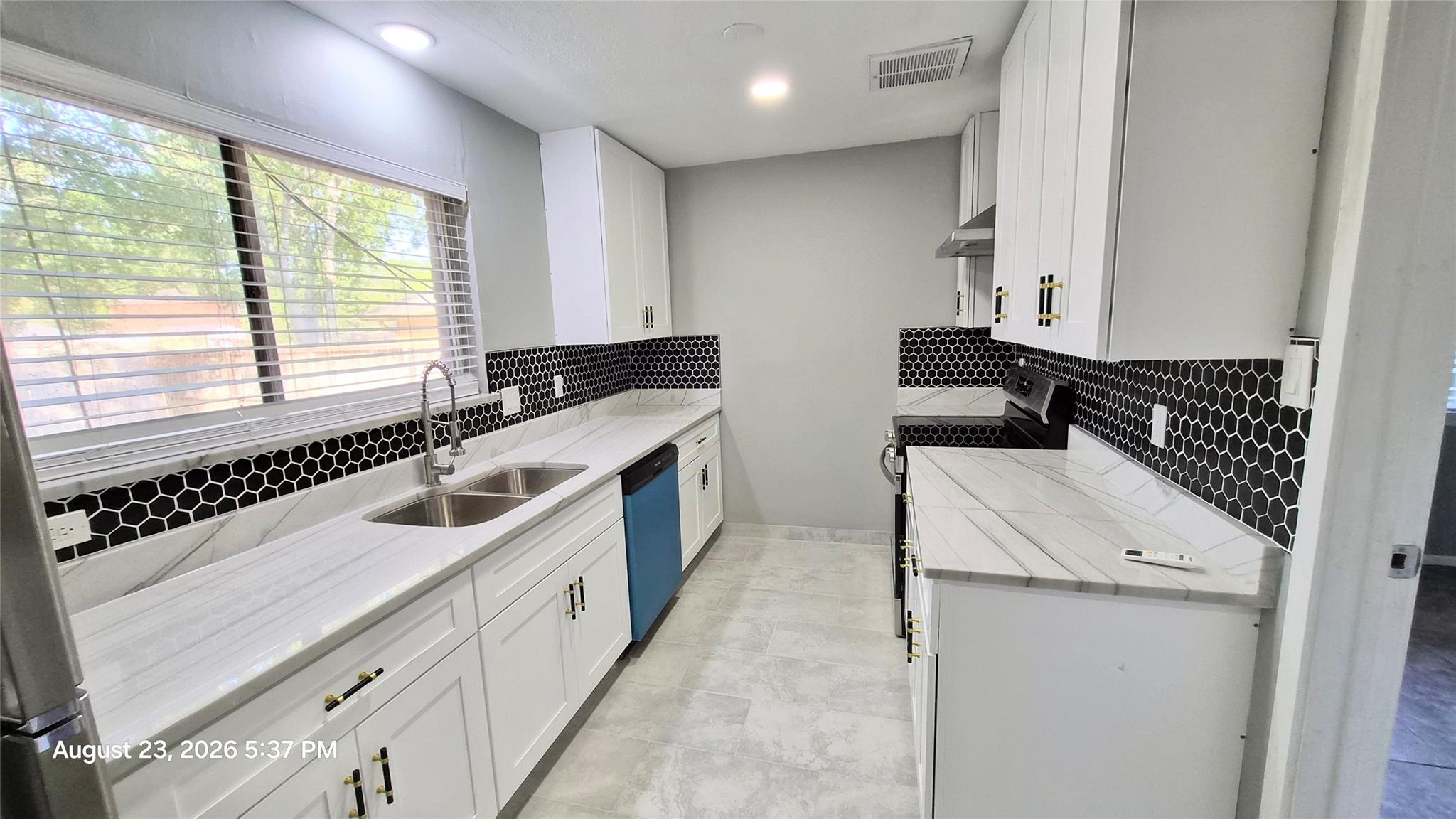 23054 Banquo Drive — photo