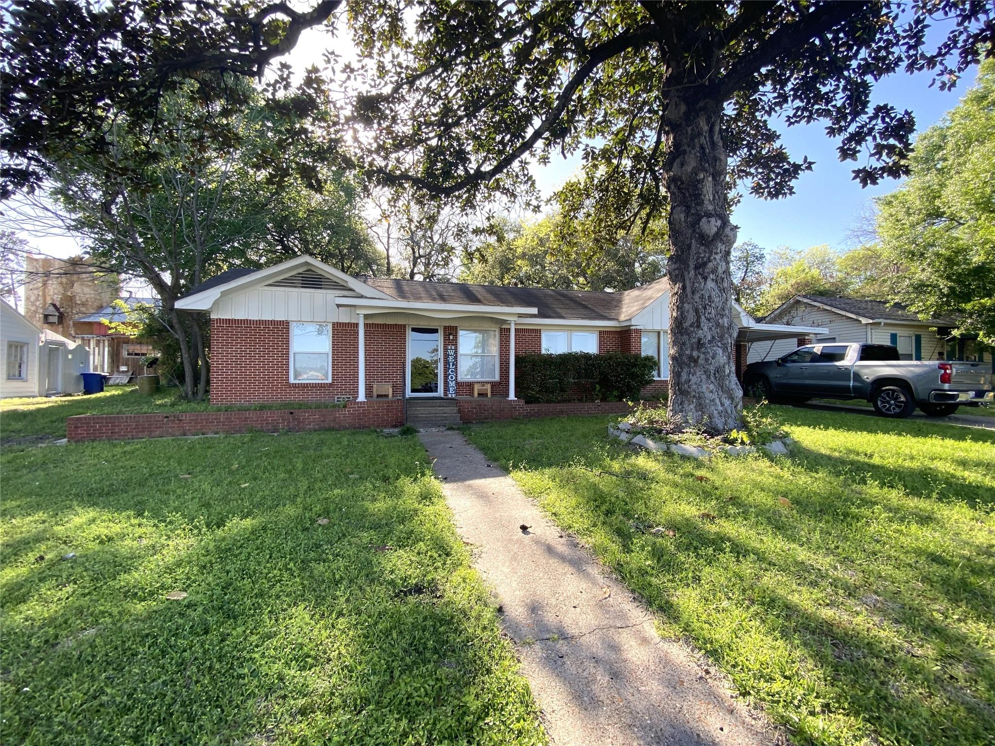 1016 Pecan Street — photo