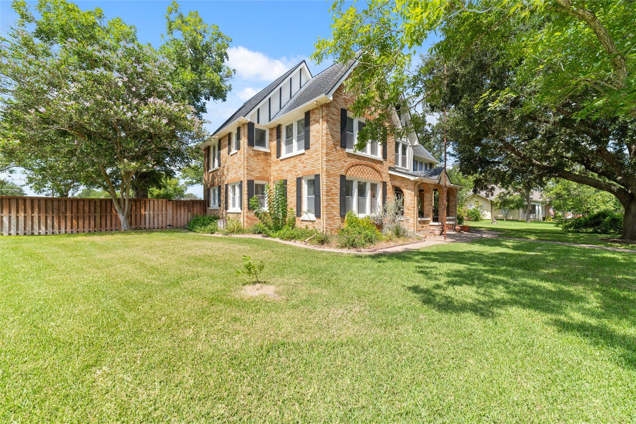 401 E Main Street, Weimar, TX 78962 — photo 2