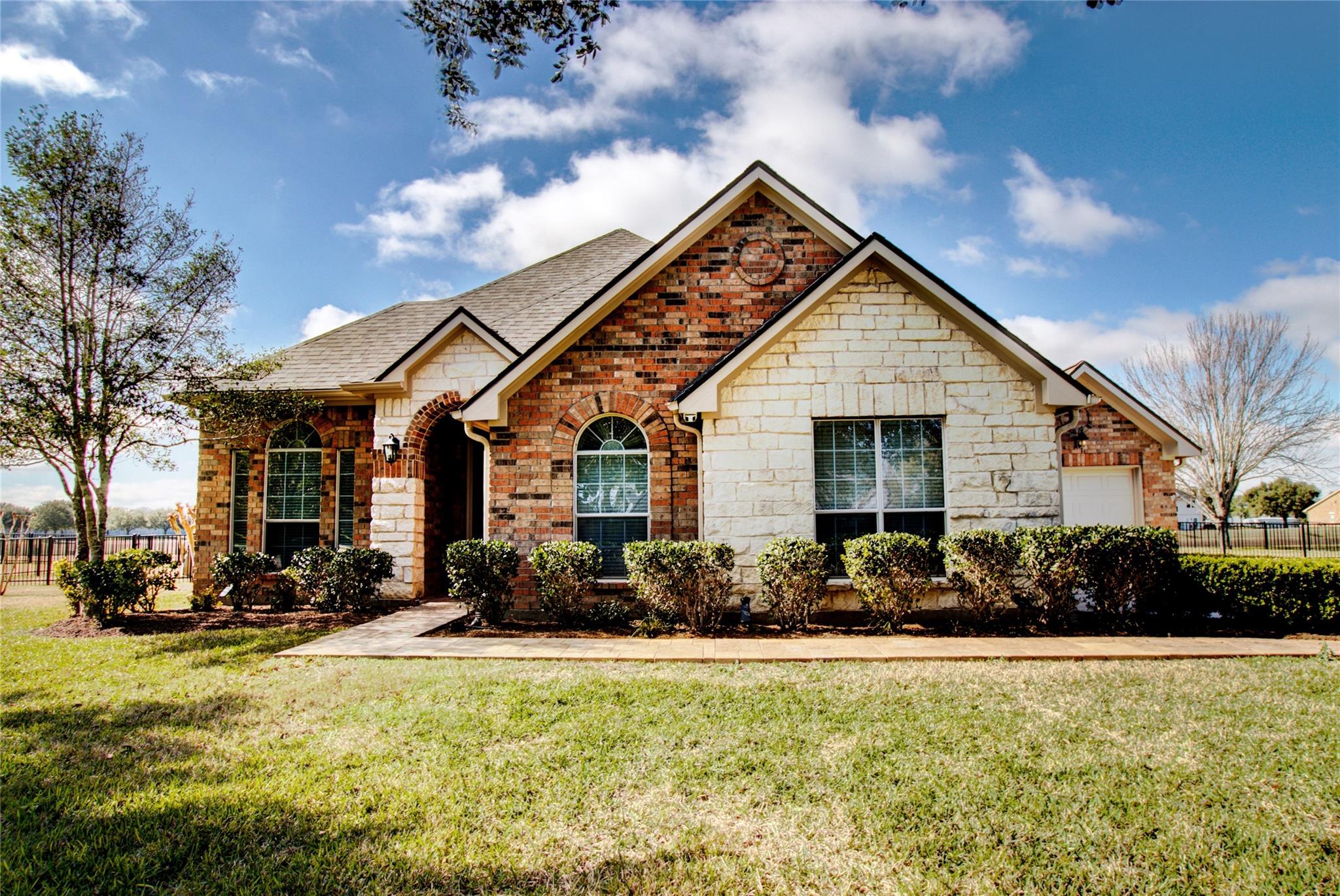 3327 River Bend Drive — photo