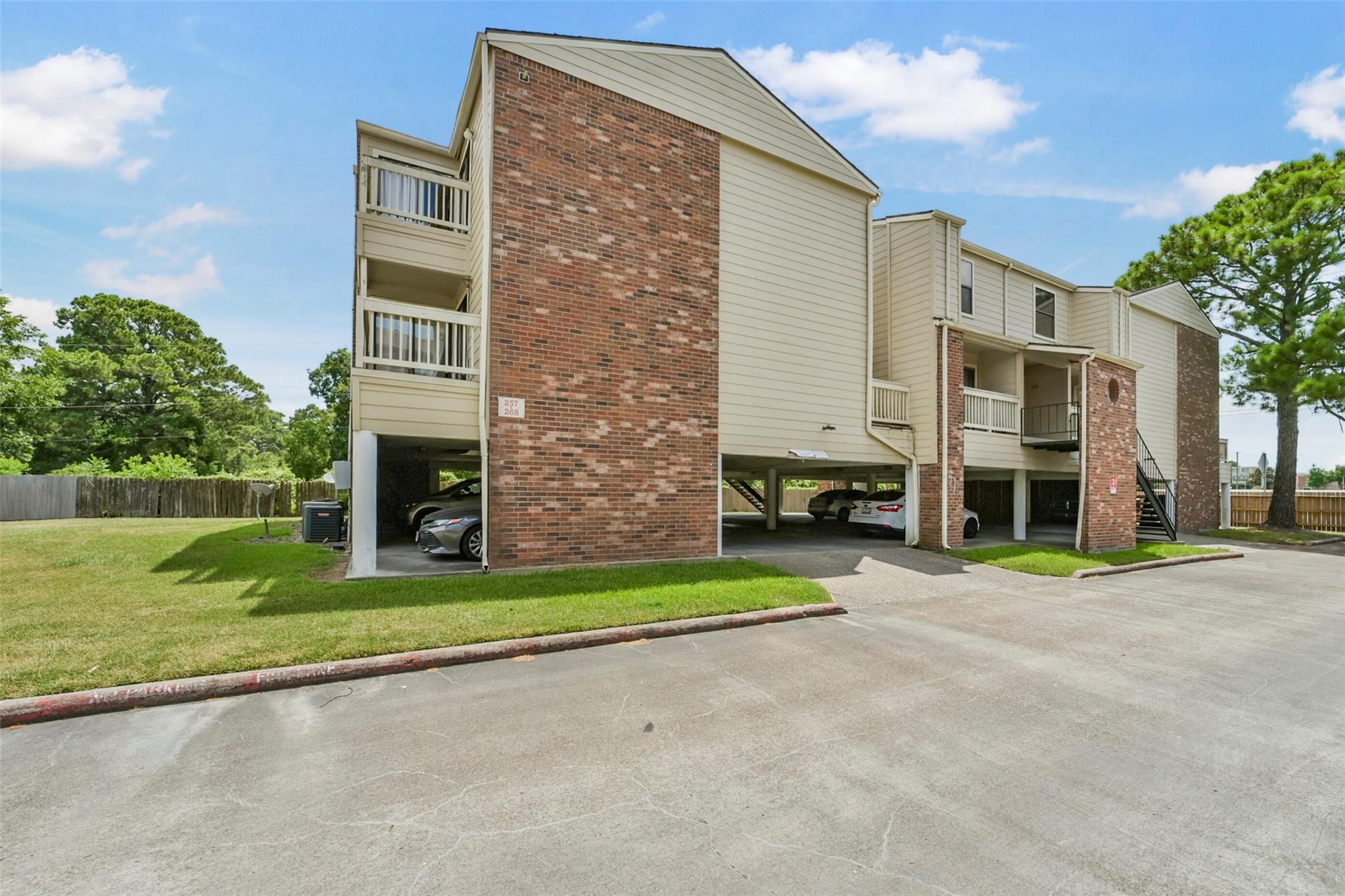 2501 Gulf Freeway #258C — photo