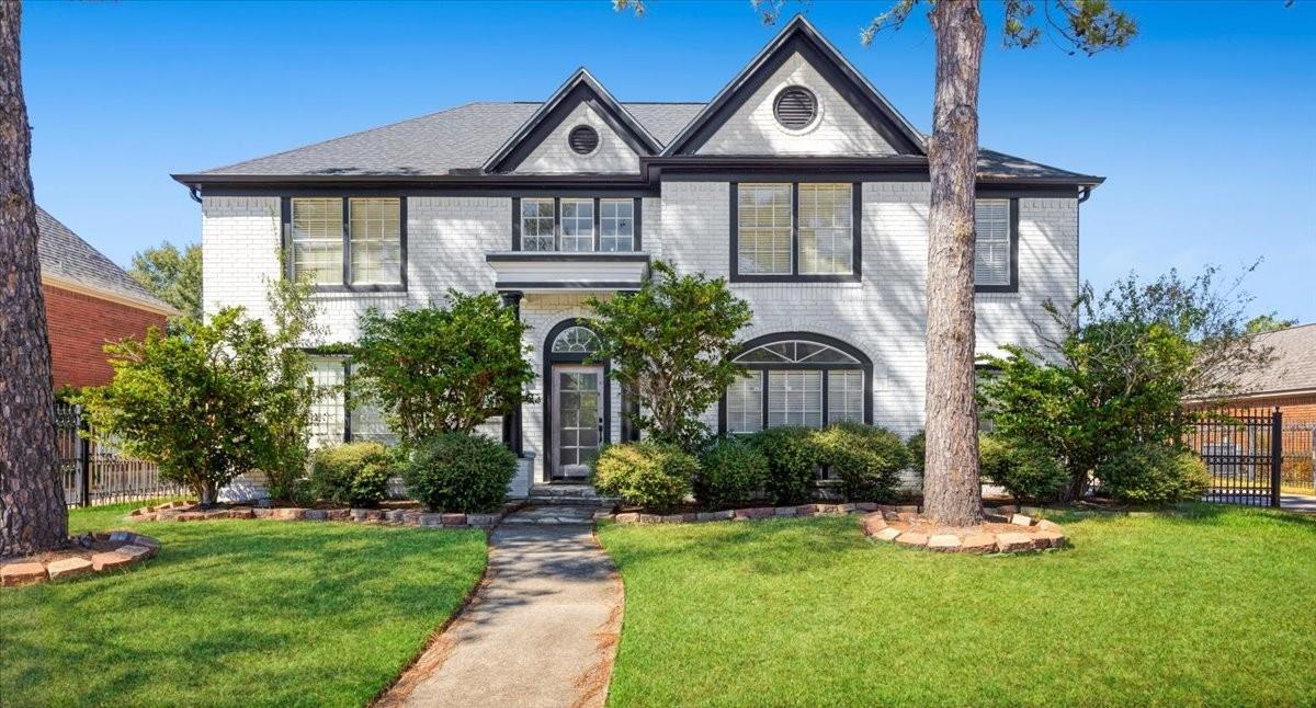 2112 Tipperary Drive — photo