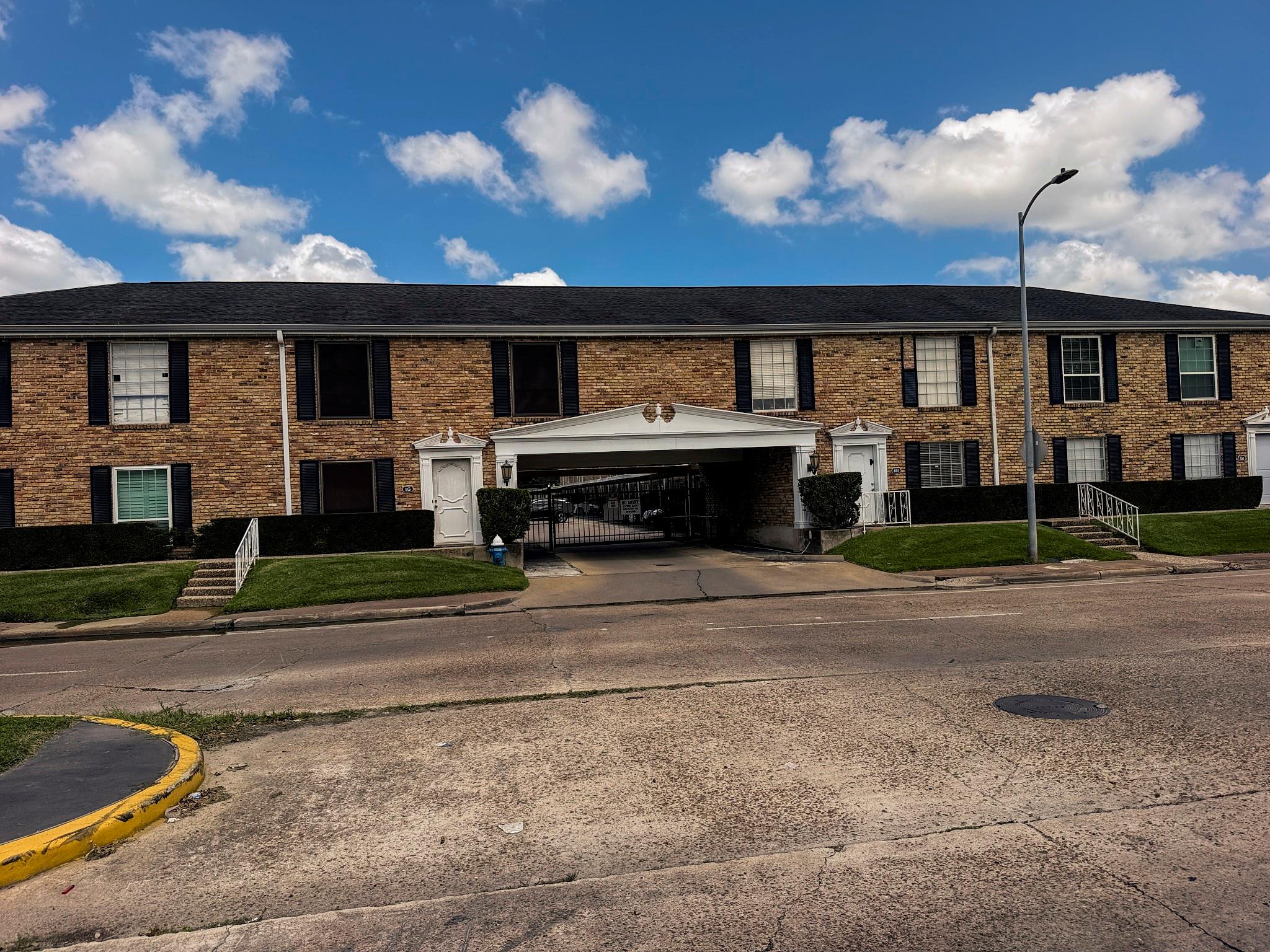 2201 Fountain View Drive #20 — photo