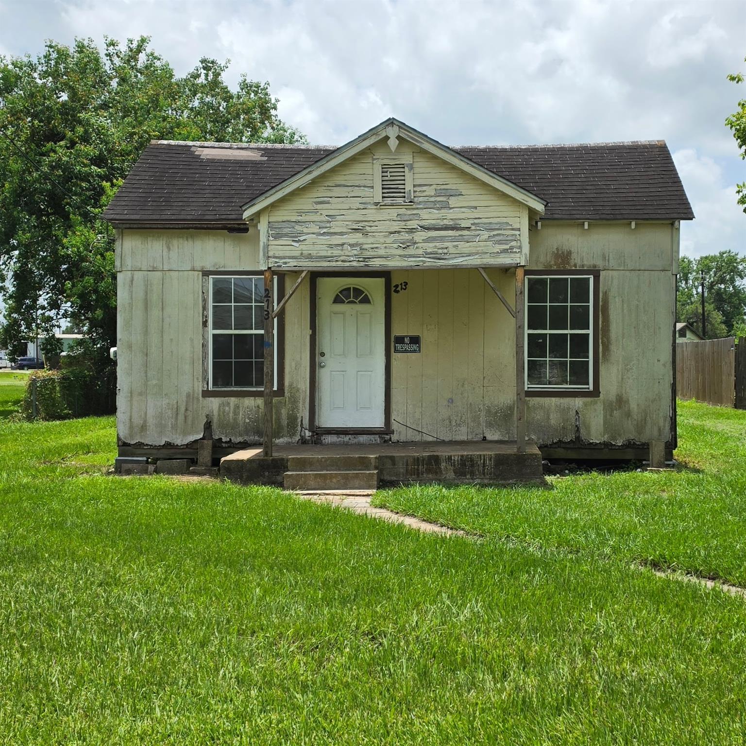 213 W Jackson Street — photo