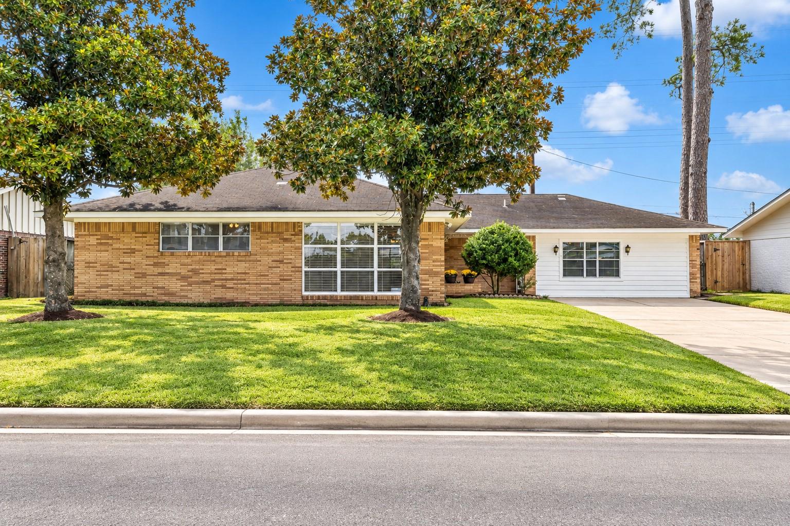 1037 Gardendale Drive — photo