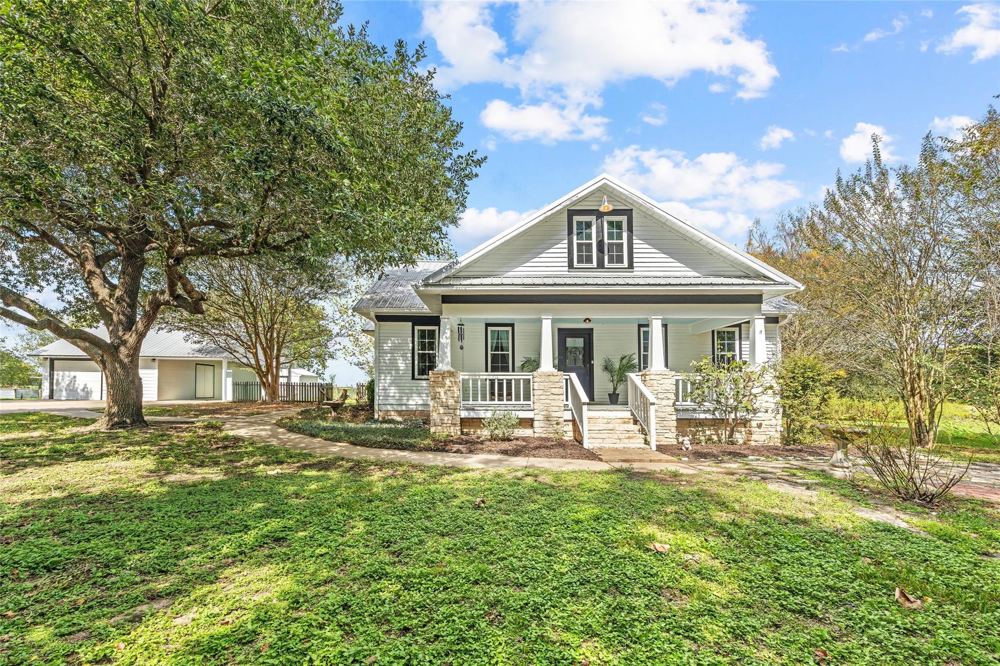 6440 FM 332 — photo