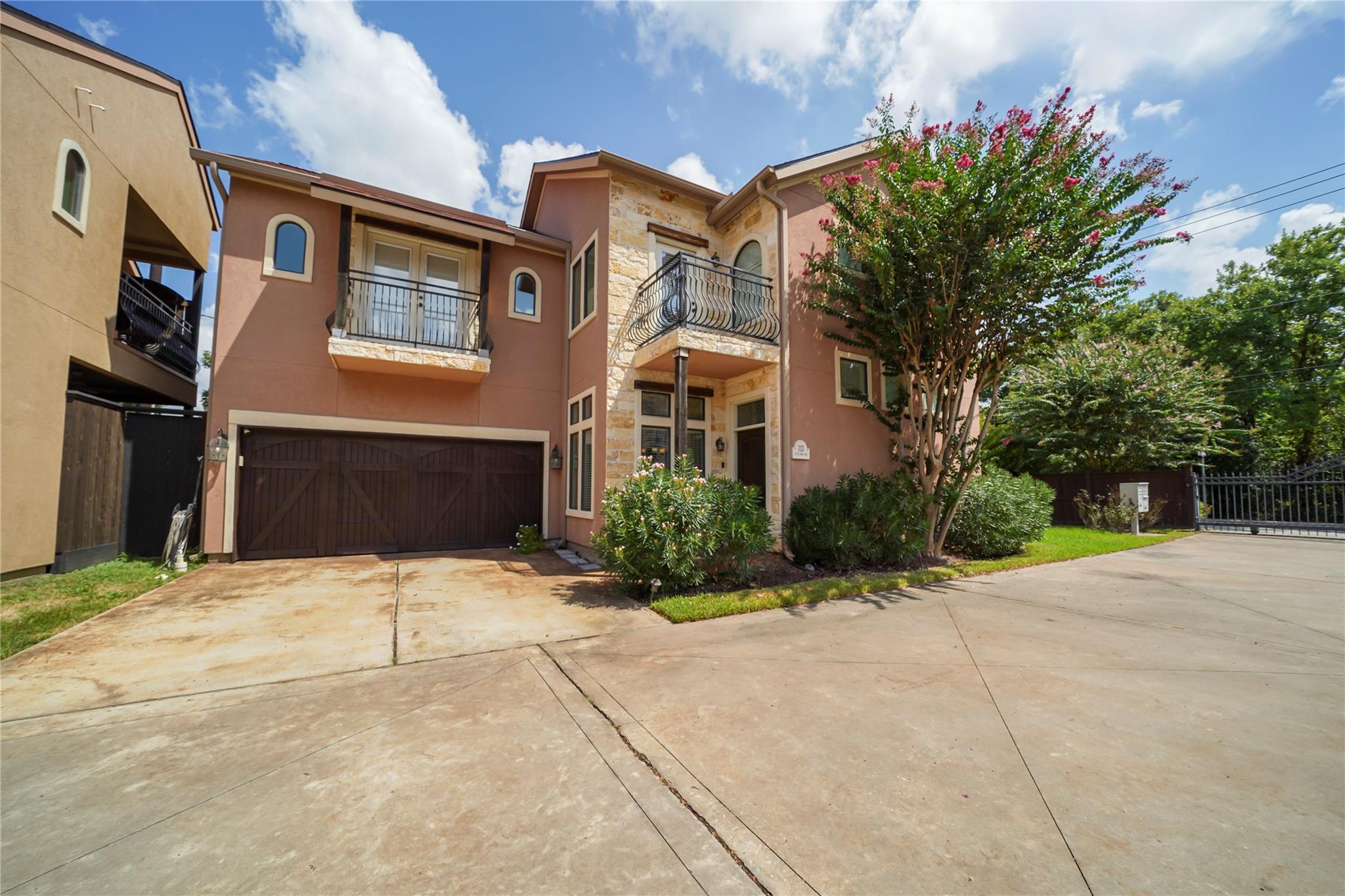 11020 Little John Way — photo