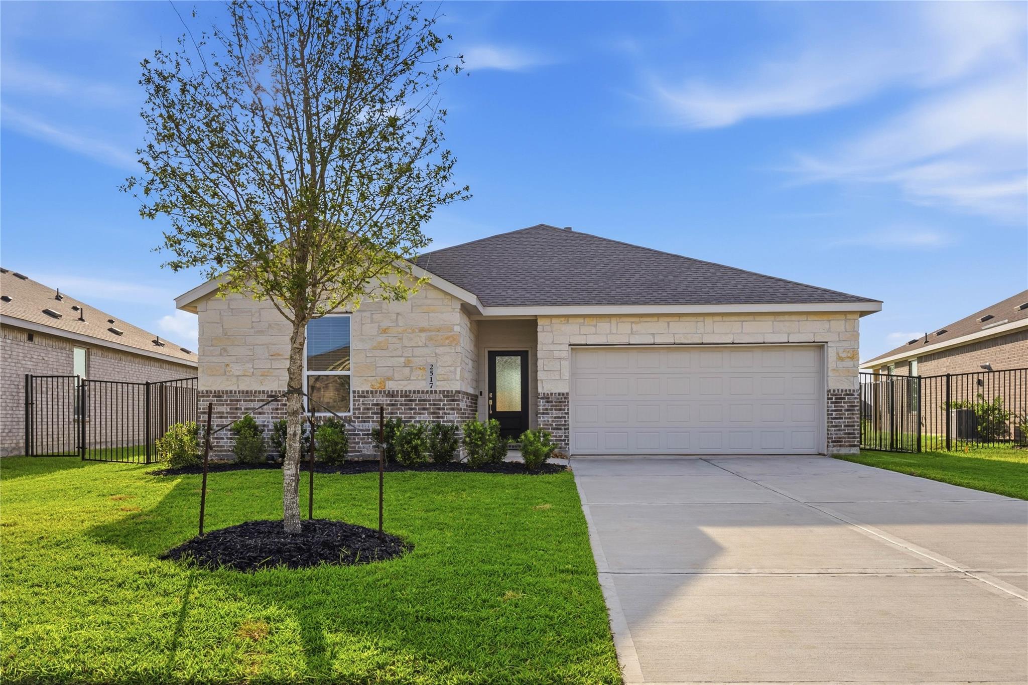 2517 Lago Costa Drive — photo