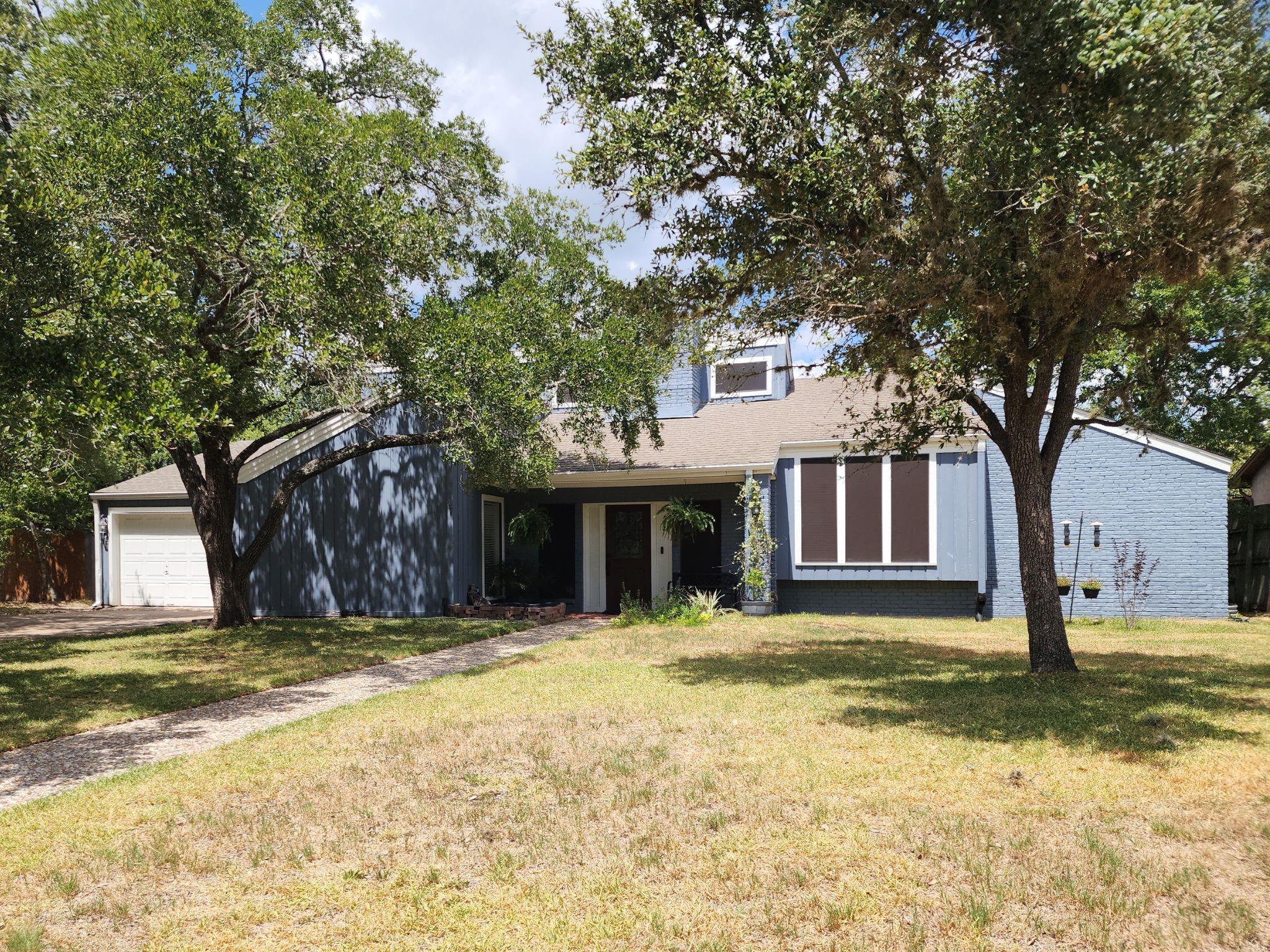 1901 Comal Circle — photo