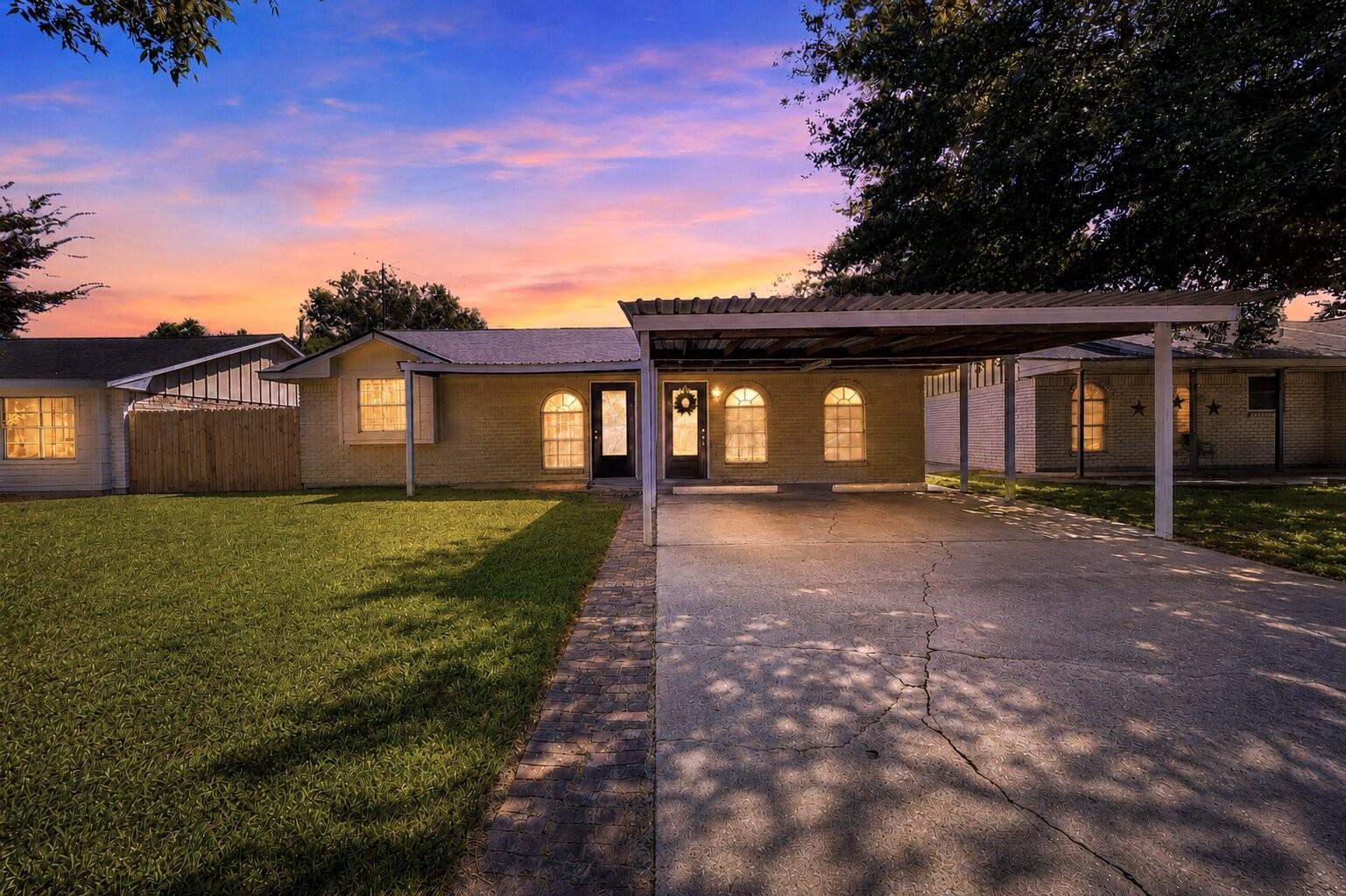 522 Hollyvale Dr — photo