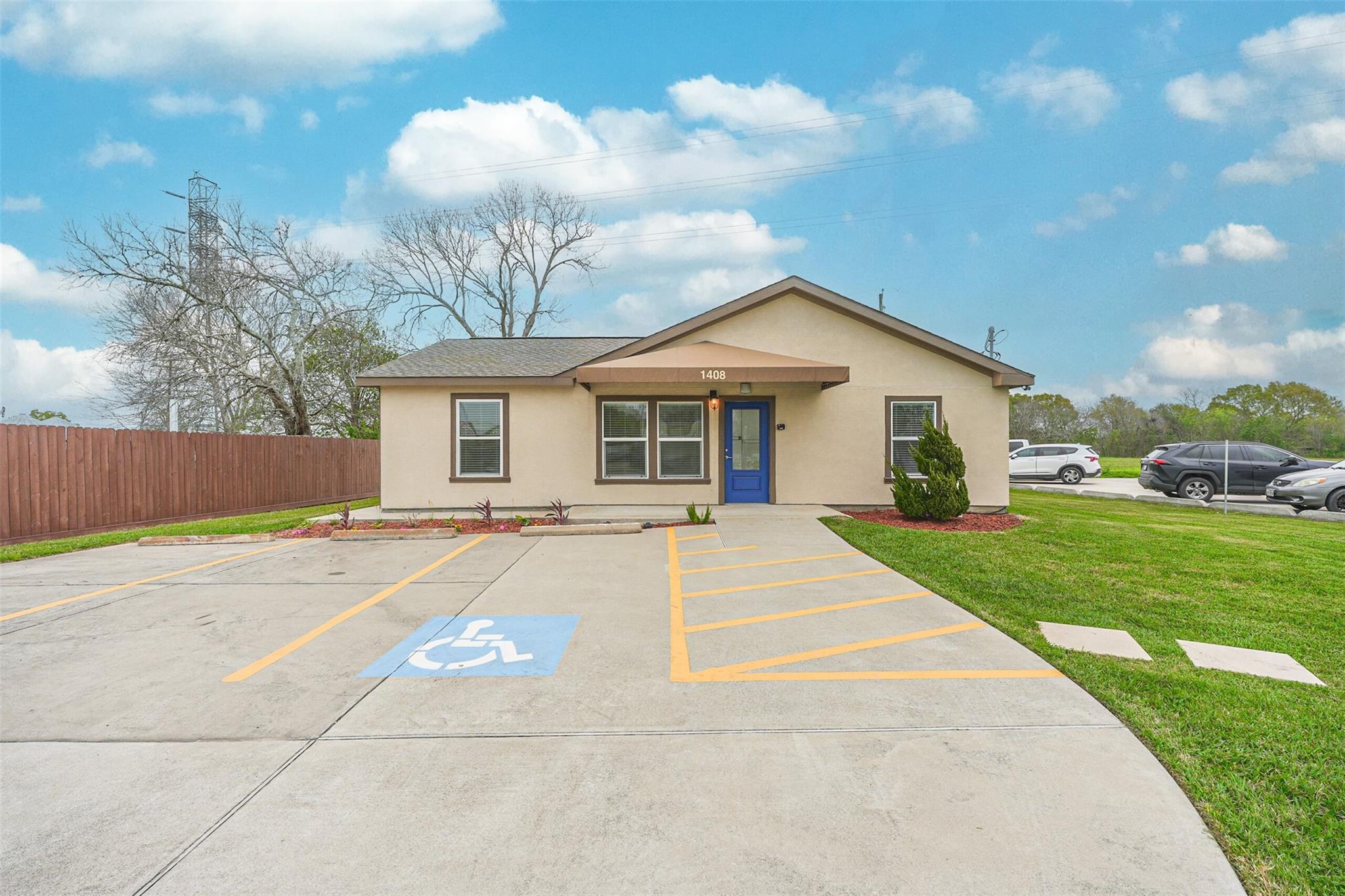 1408 W Highway 6 — photo