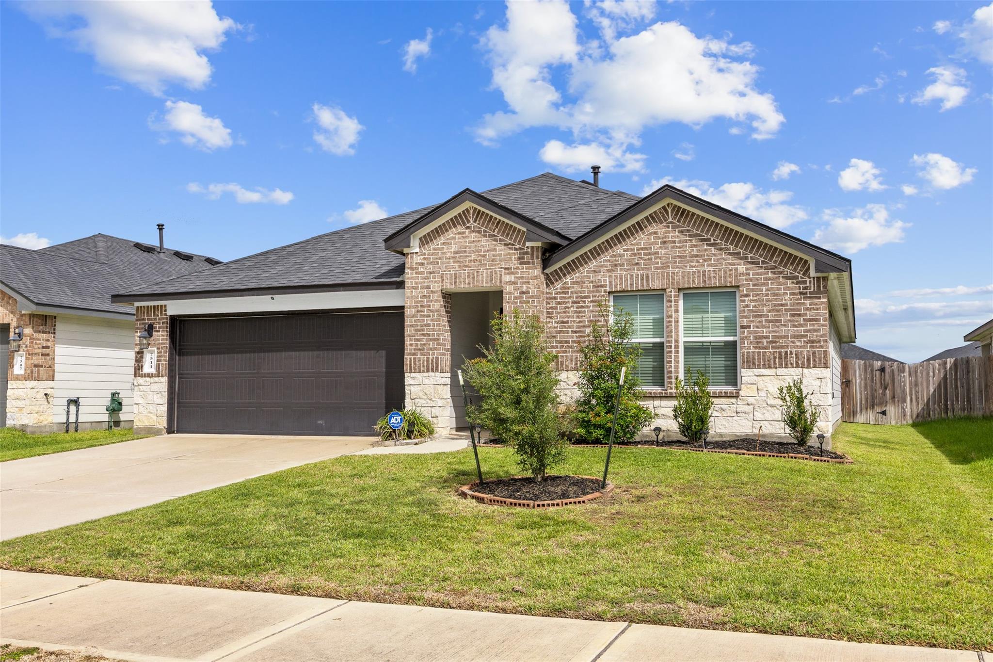 7511 Carson Court, Rosharon, TX 77583 — photo 2