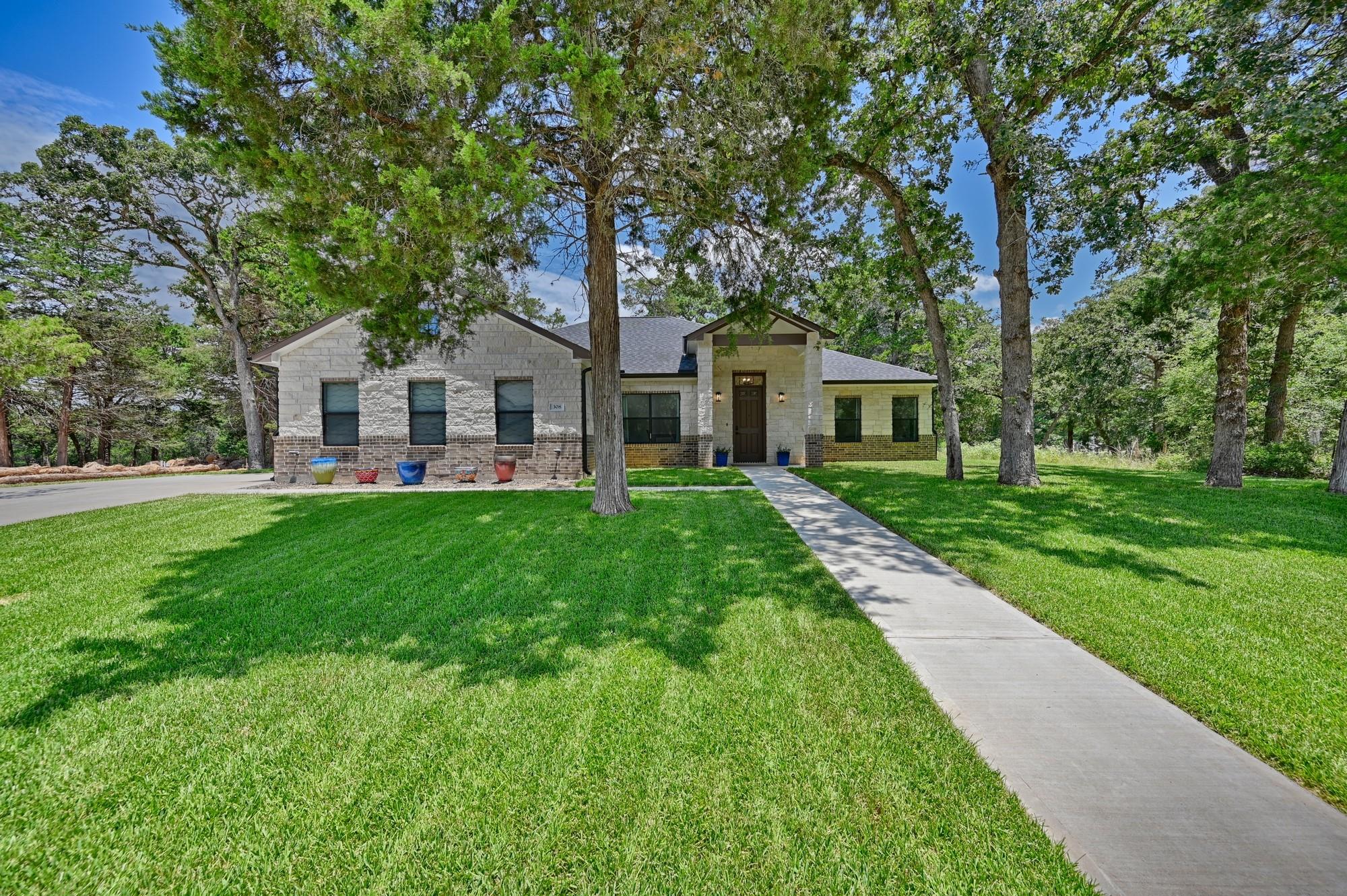 308 Pinehurst Drive — photo
