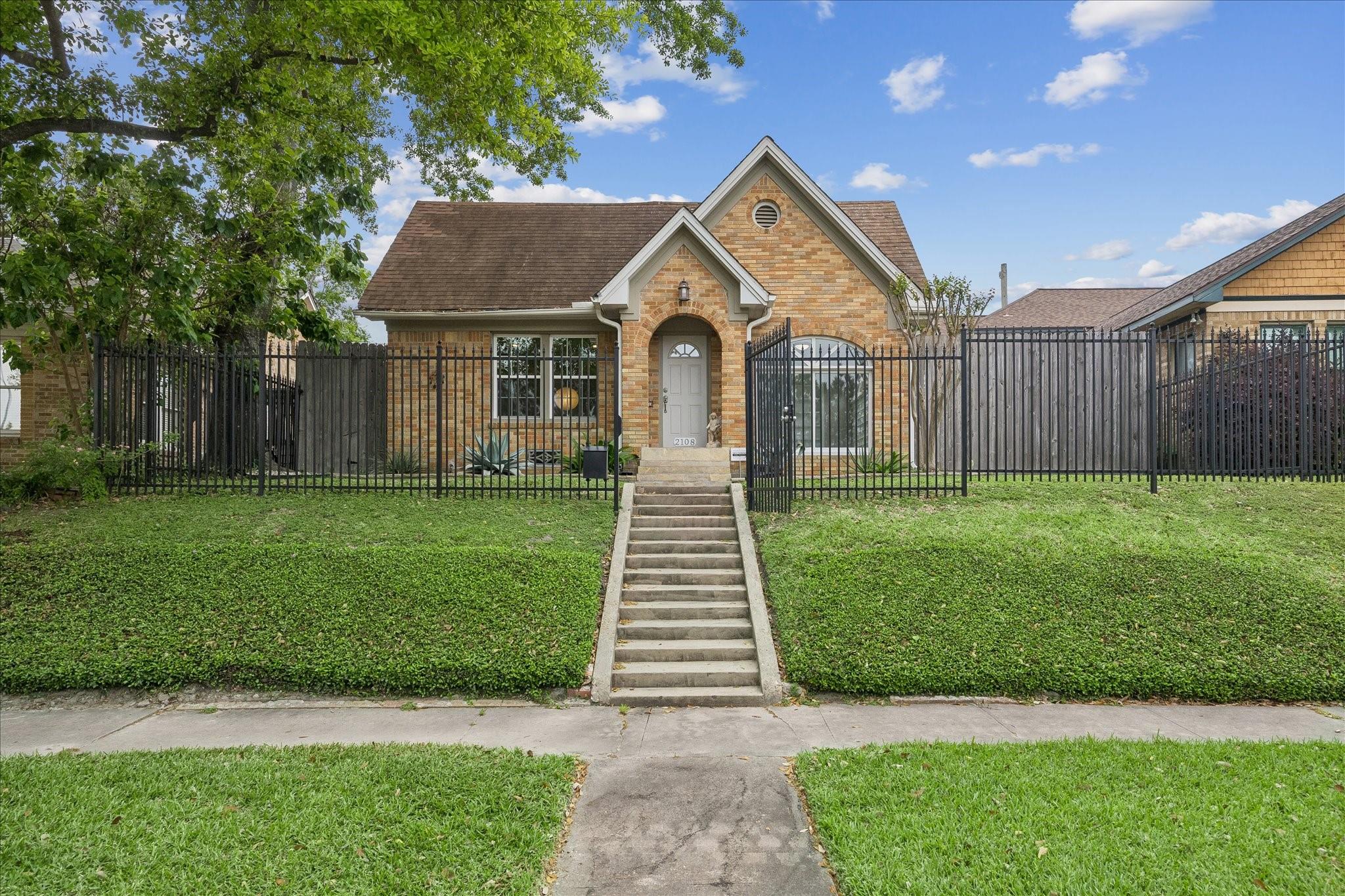 2108 White Oak Drive — photo